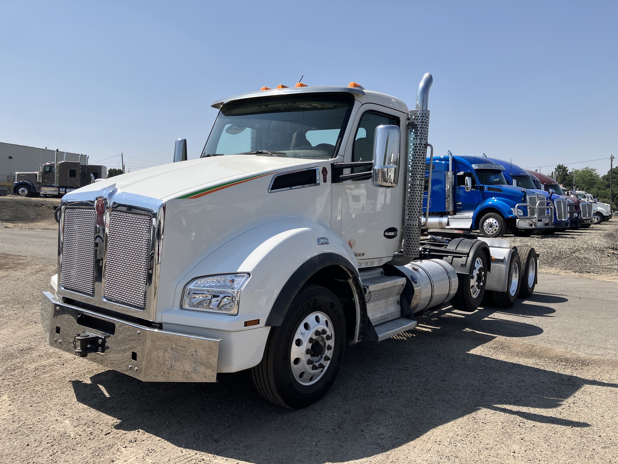 2021 Kenworth T880 - image 1 of 6