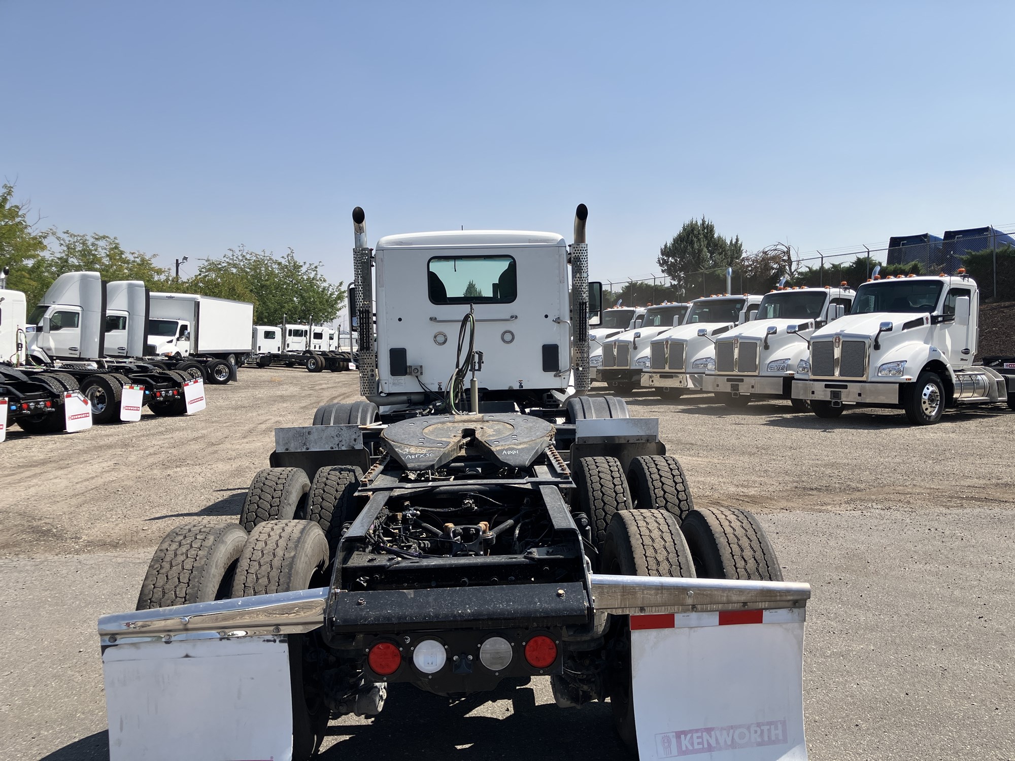 2021 Kenworth T880 - image 4 of 6