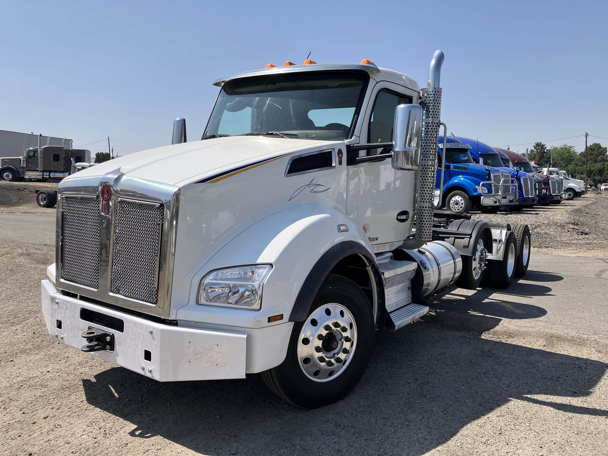 2021 Kenworth T880 - image 1 of 6