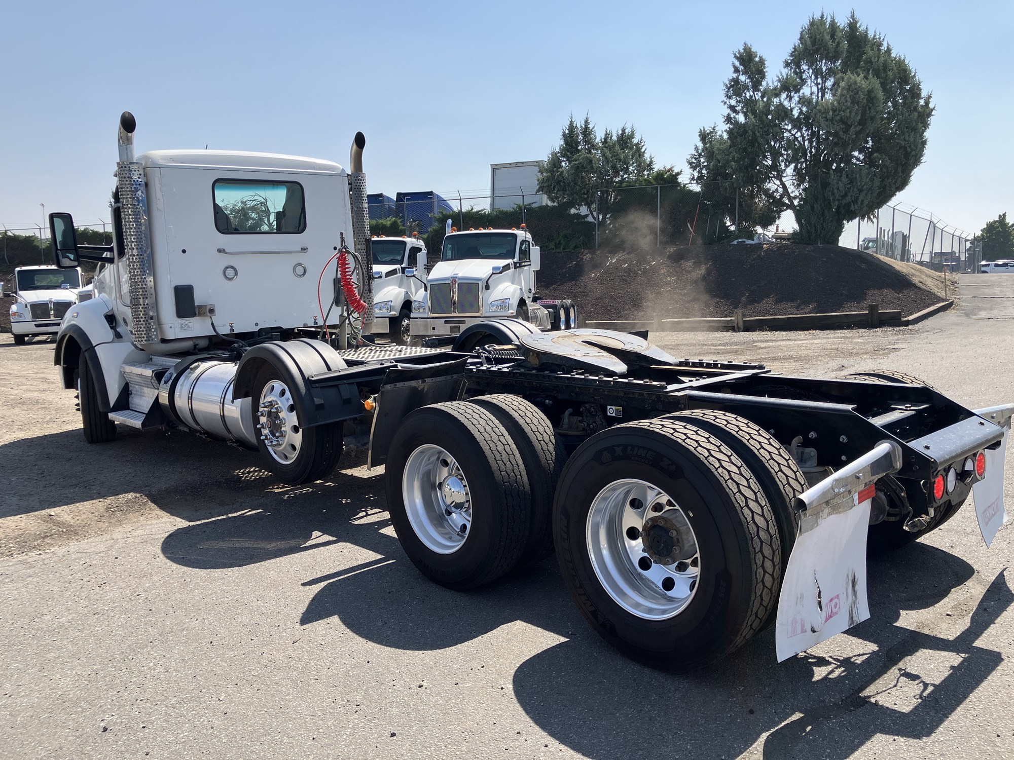 2021 Kenworth T880 - image 3 of 6