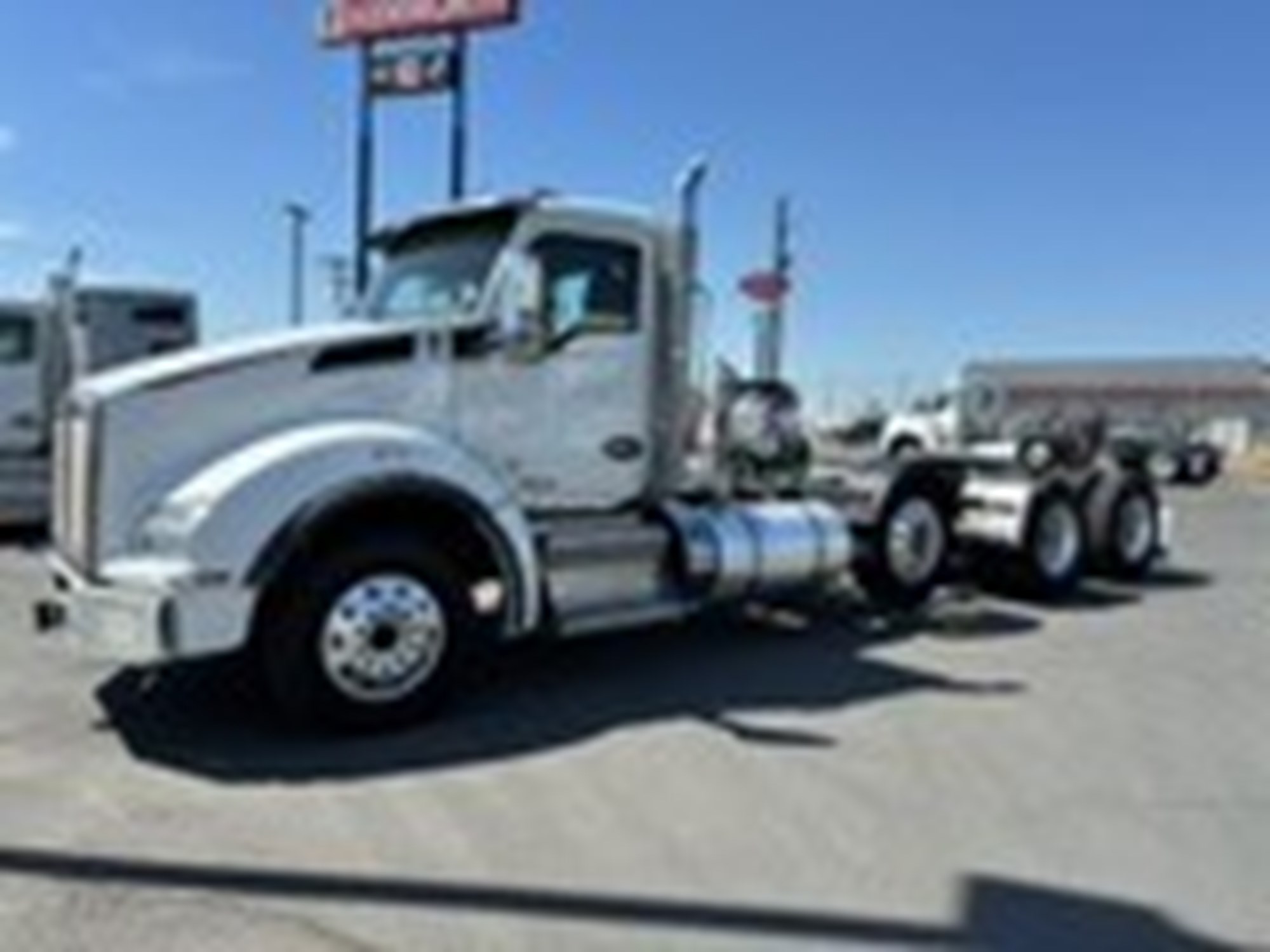 2021 Kenworth T880 - image 1 of 6