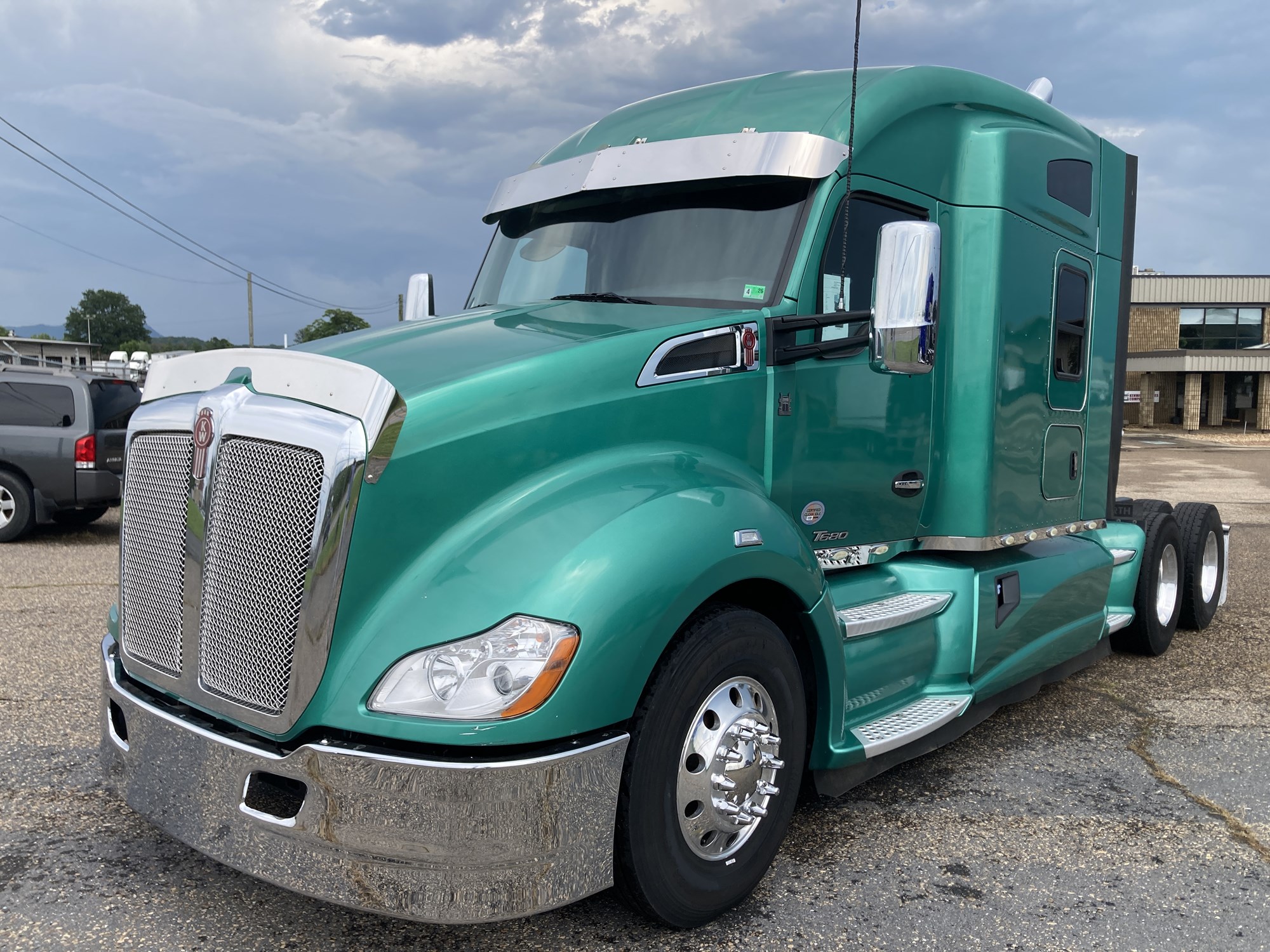 2021 Kenworth T680 2021 Kenworth T680 - image 1 of 6