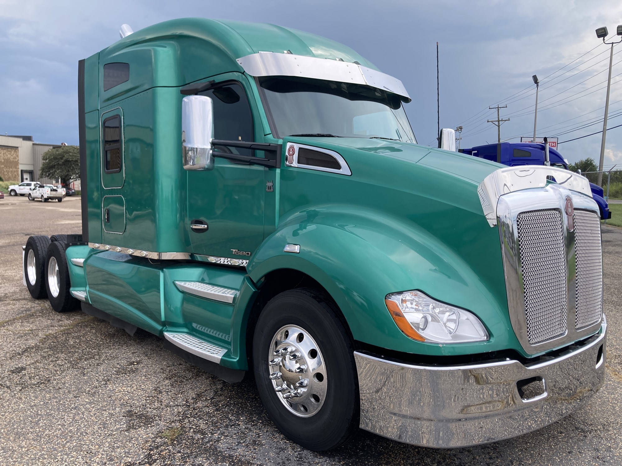 2021 Kenworth T680 2021 Kenworth T680 - image 3 of 6