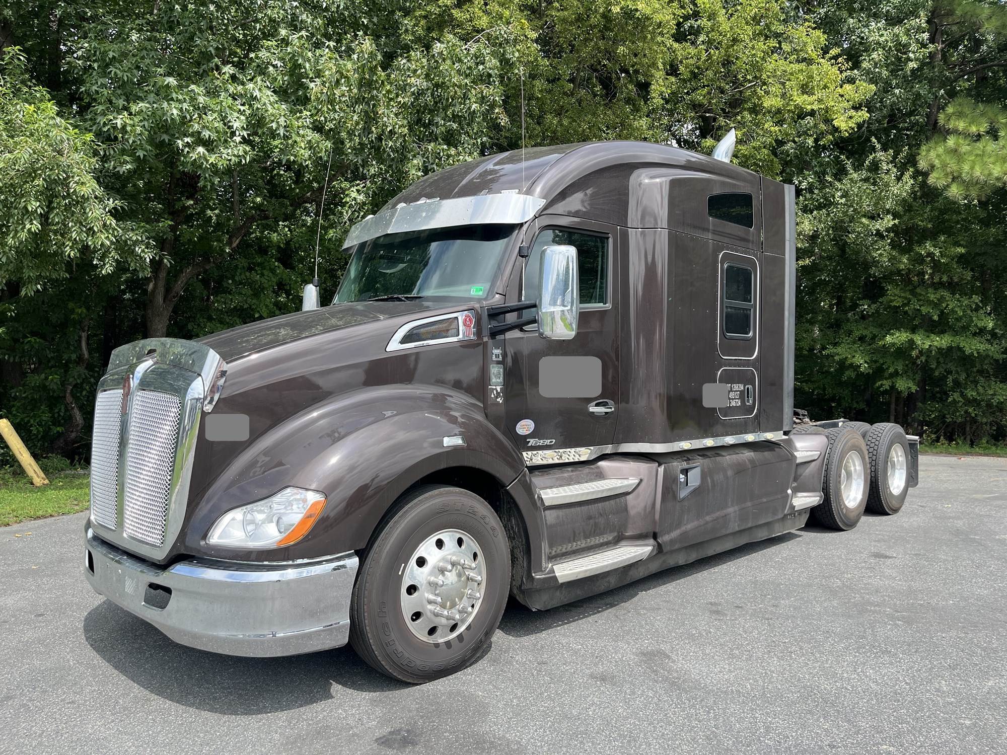 2021 Kenworth T680 - image 1 of 6