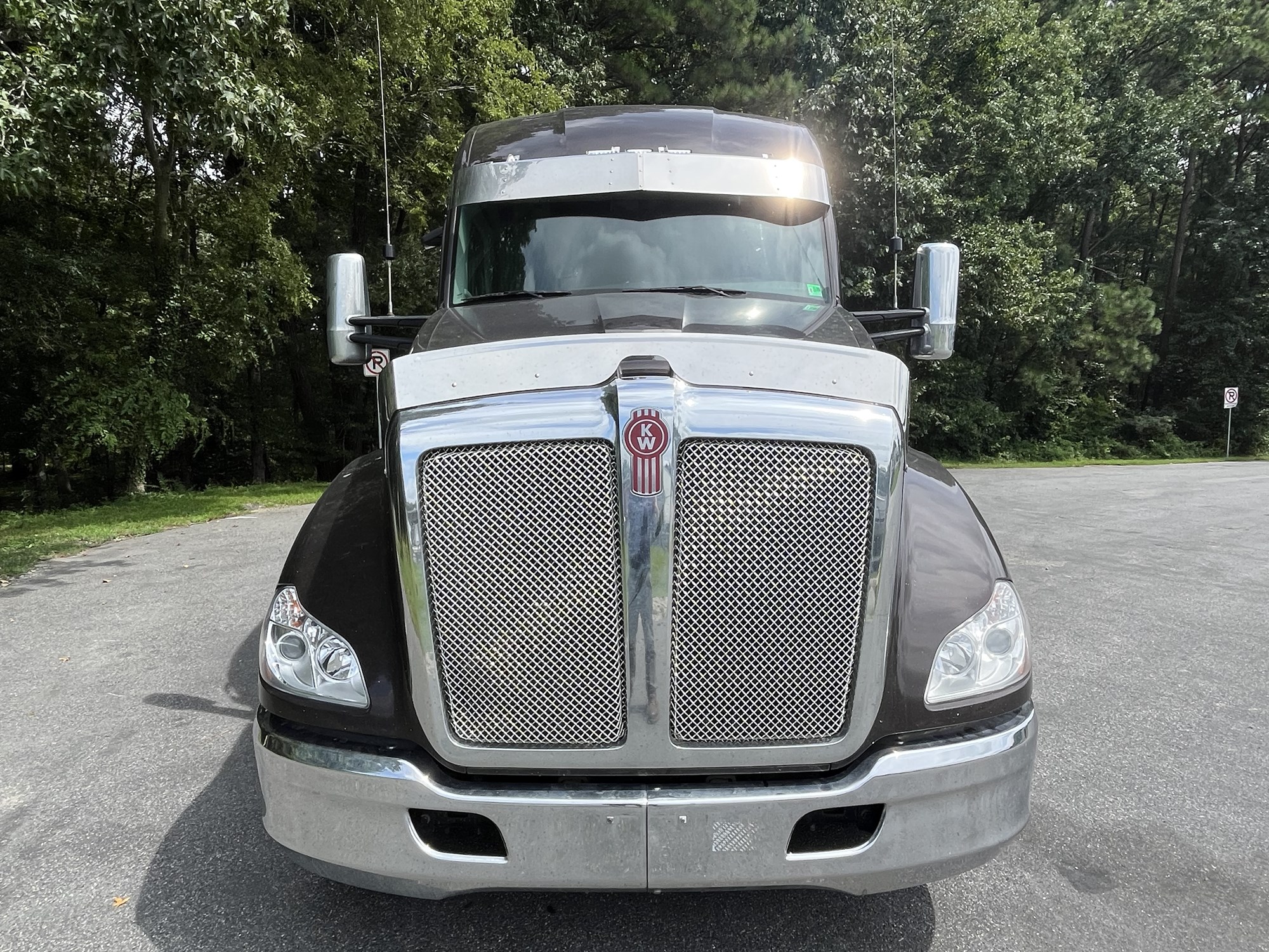 2021 Kenworth T680 - image 2 of 6