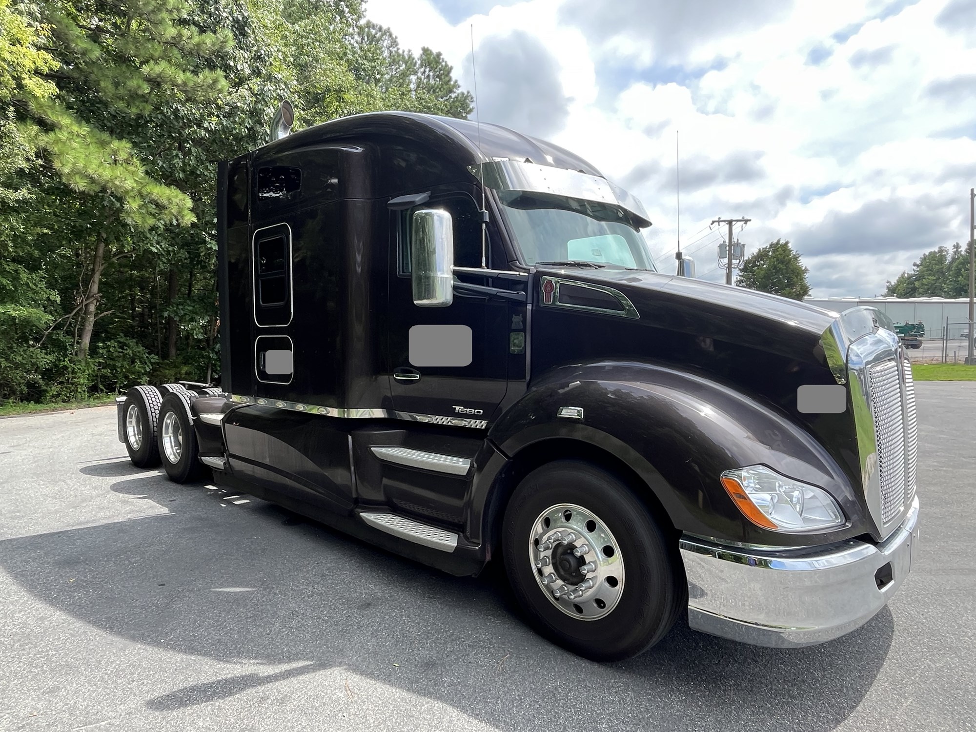 2021 Kenworth T680 - image 3 of 6