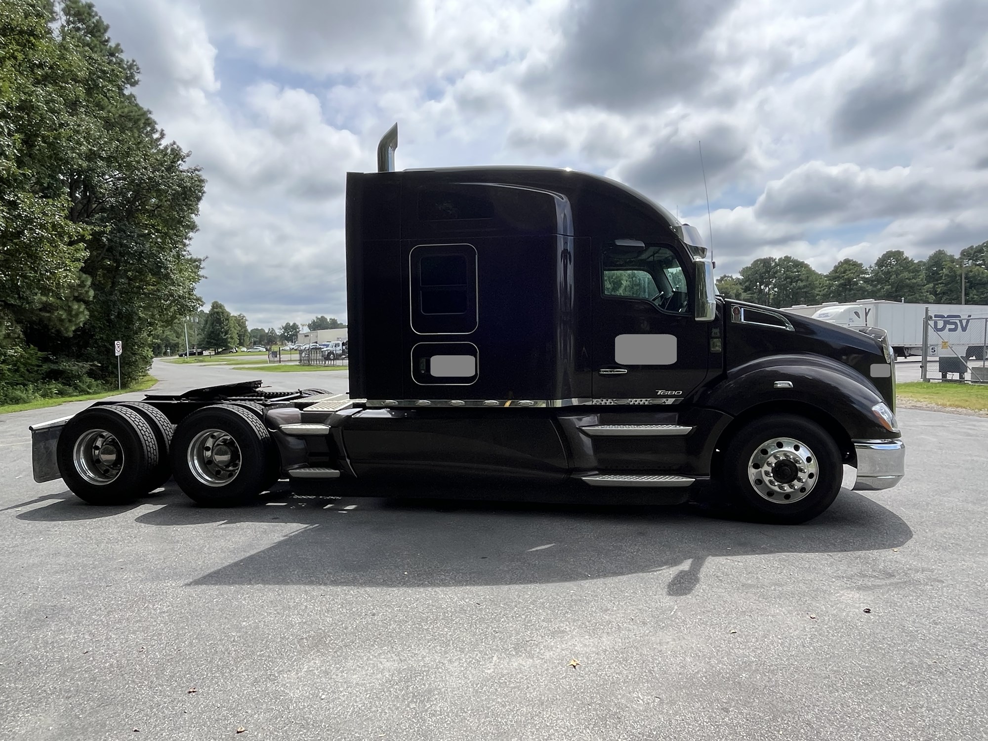 2021 Kenworth T680 - image 4 of 6