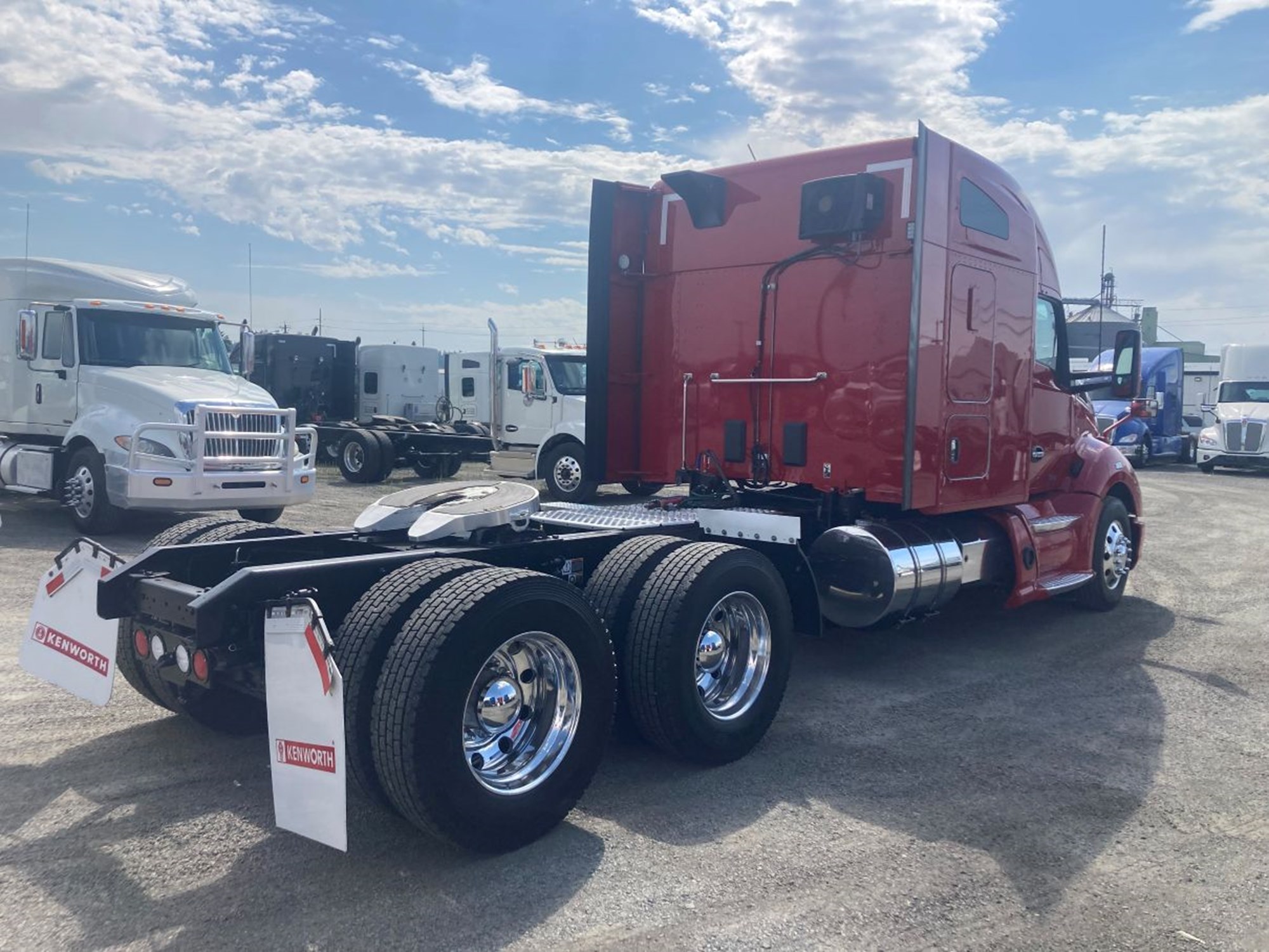 2021 Kenworth T680 - image 4 of 6