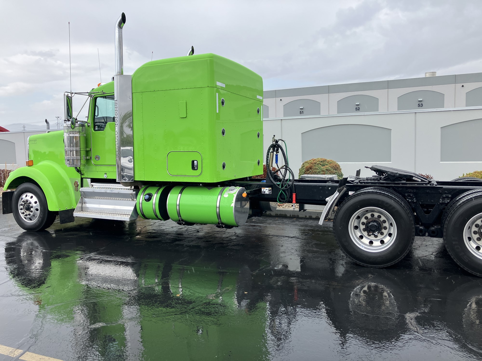 2021 Kenworth W900L - image 3 of 6