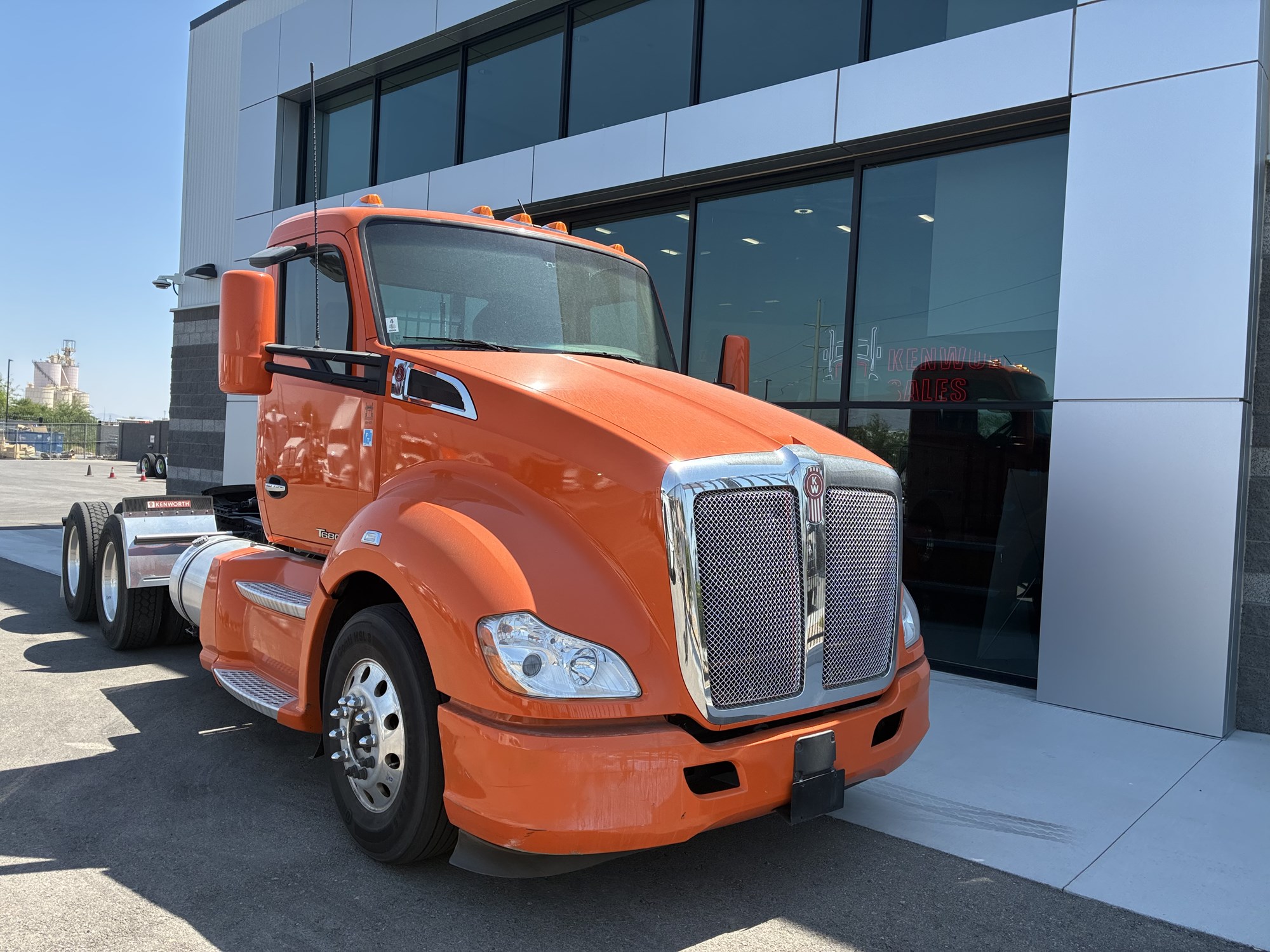 2022 Kenworth T680 - image 1 of 6
