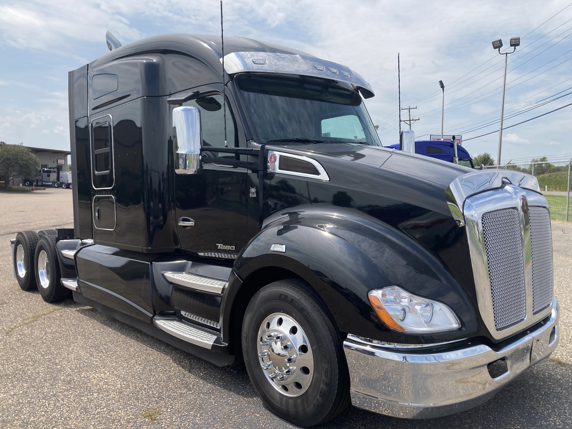 2022 Kenworth T680 2022 Kenworth T680 - image 3 of 6