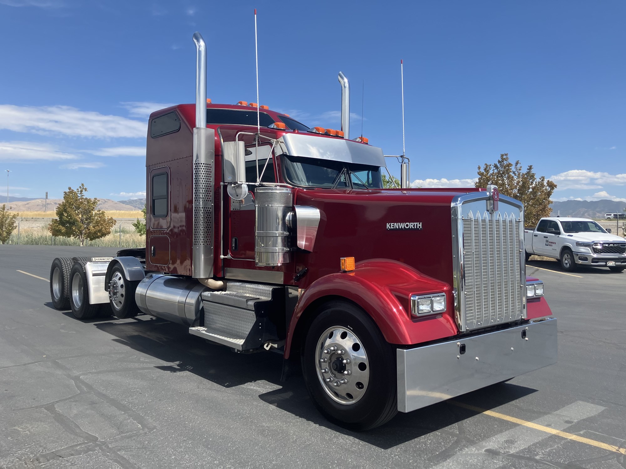 2022 Kenworth W900 - image 4 of 6
