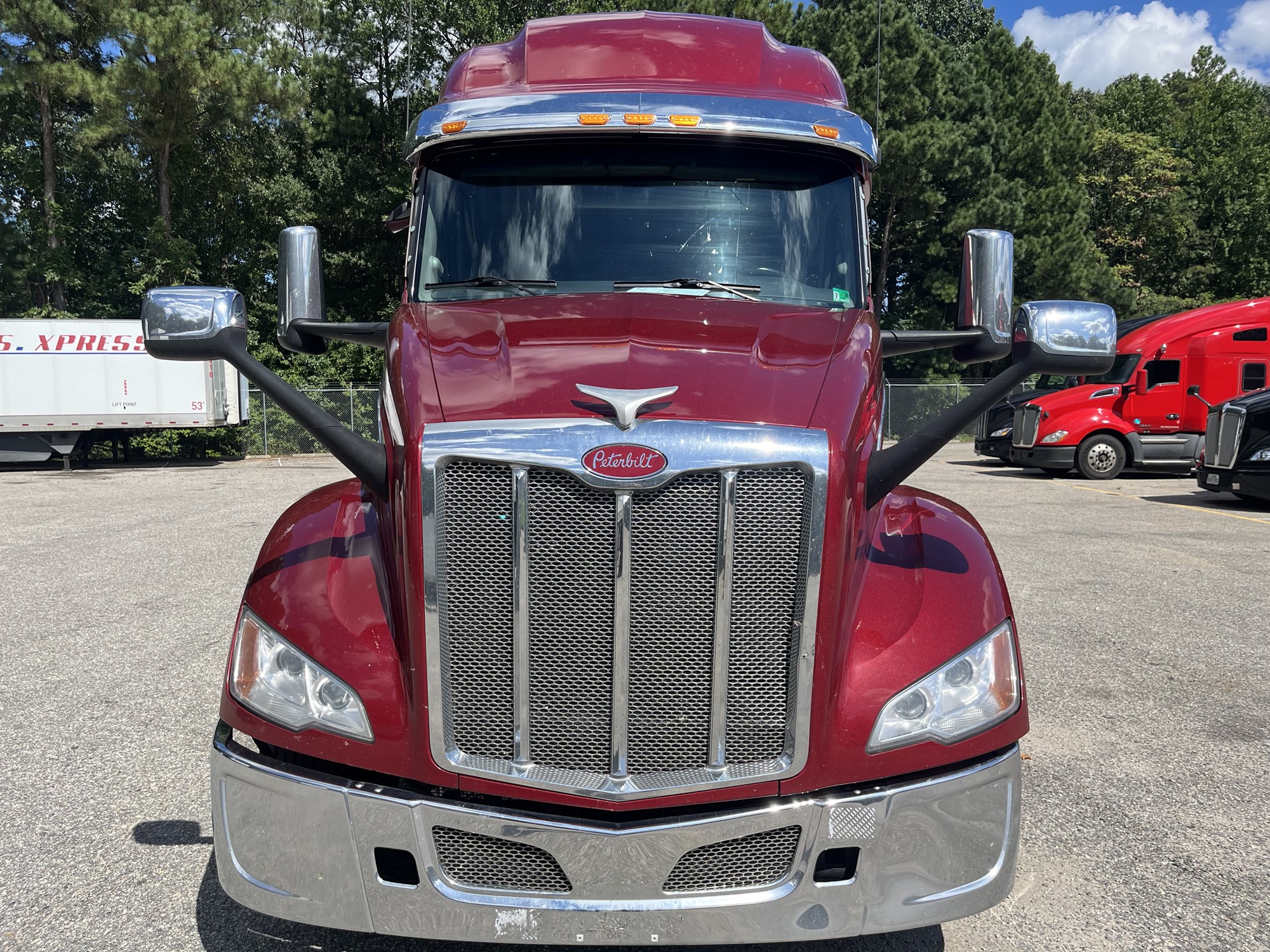 2023 Peterbilt 579 - image 2 of 6