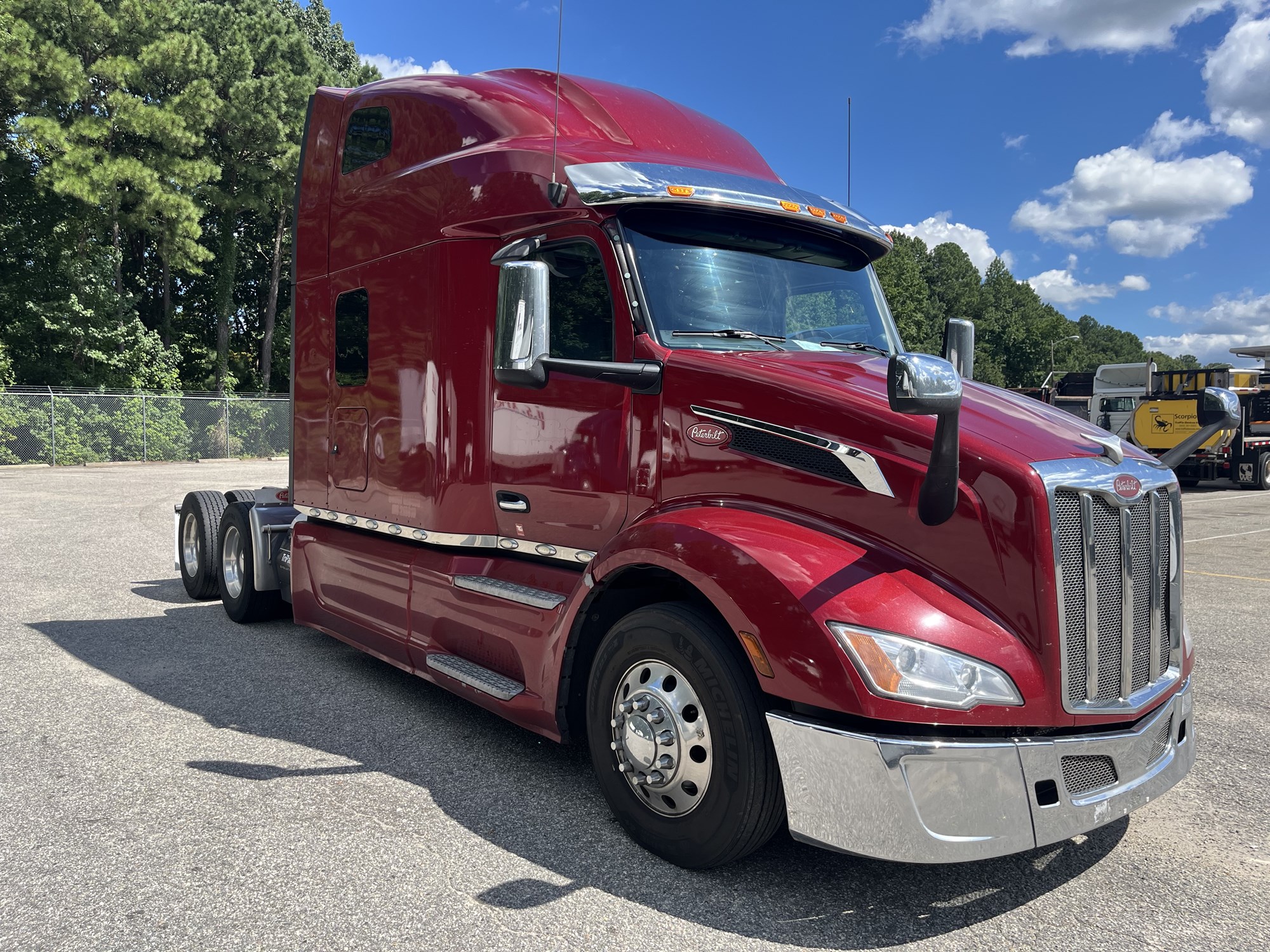 2023 Peterbilt 579 - image 3 of 6