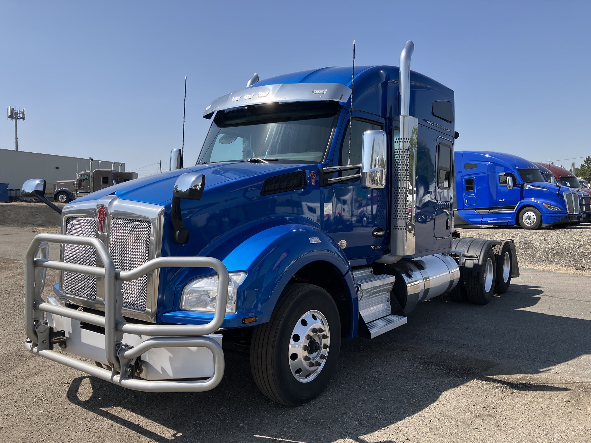 2023 Kenworth T880 - image 1 of 6