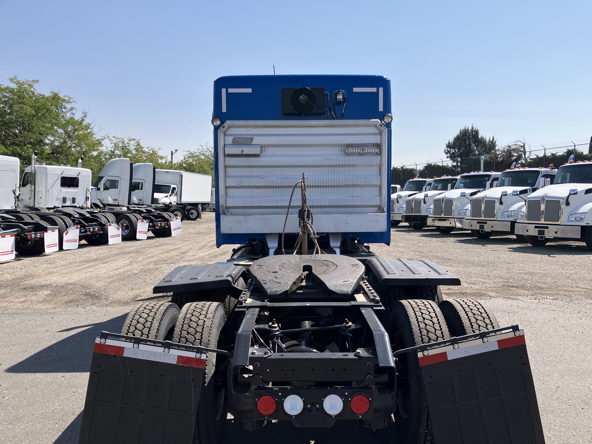 2023 Kenworth T880 - image 4 of 6