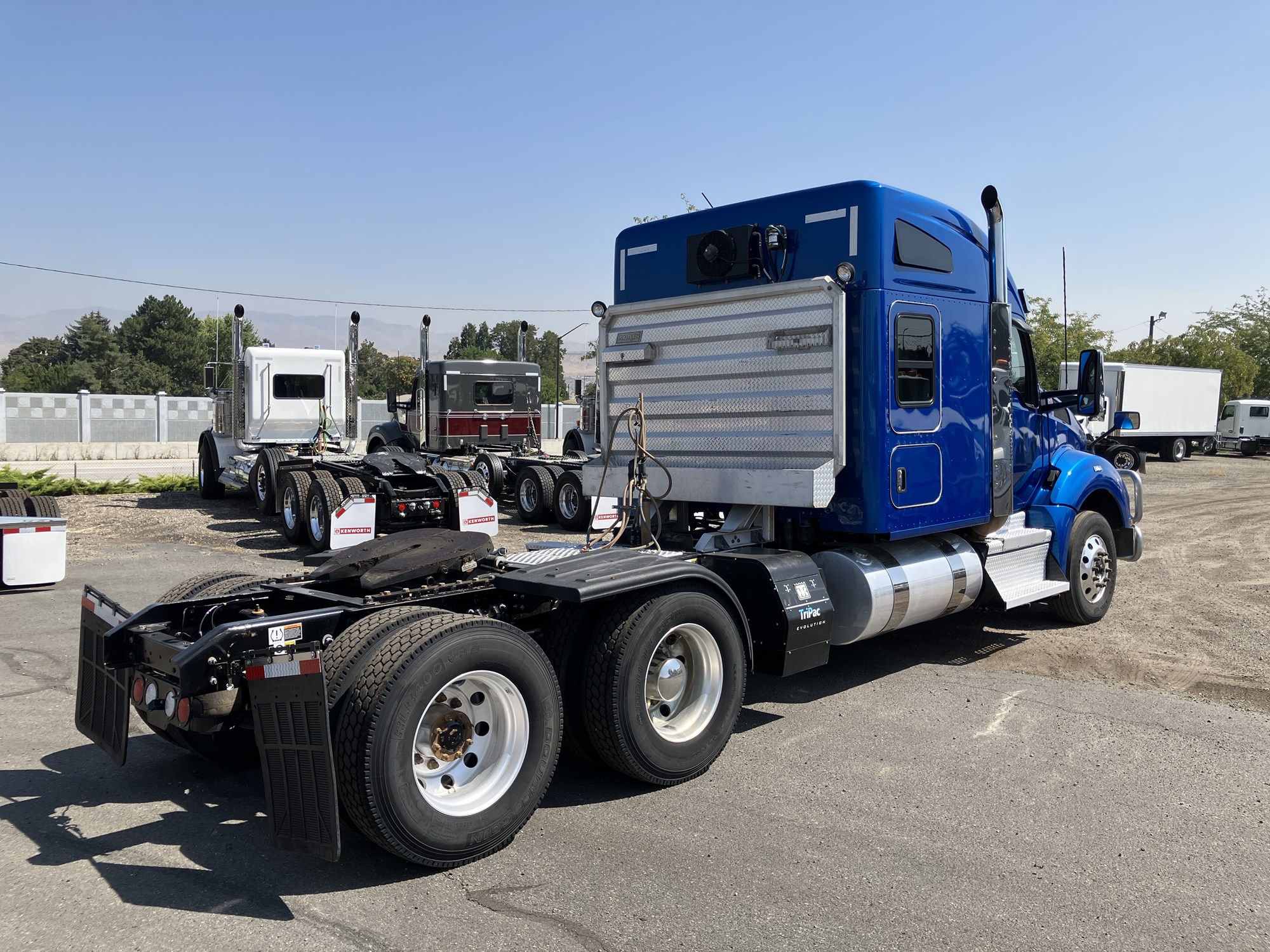 2023 Kenworth T880 - image 5 of 6