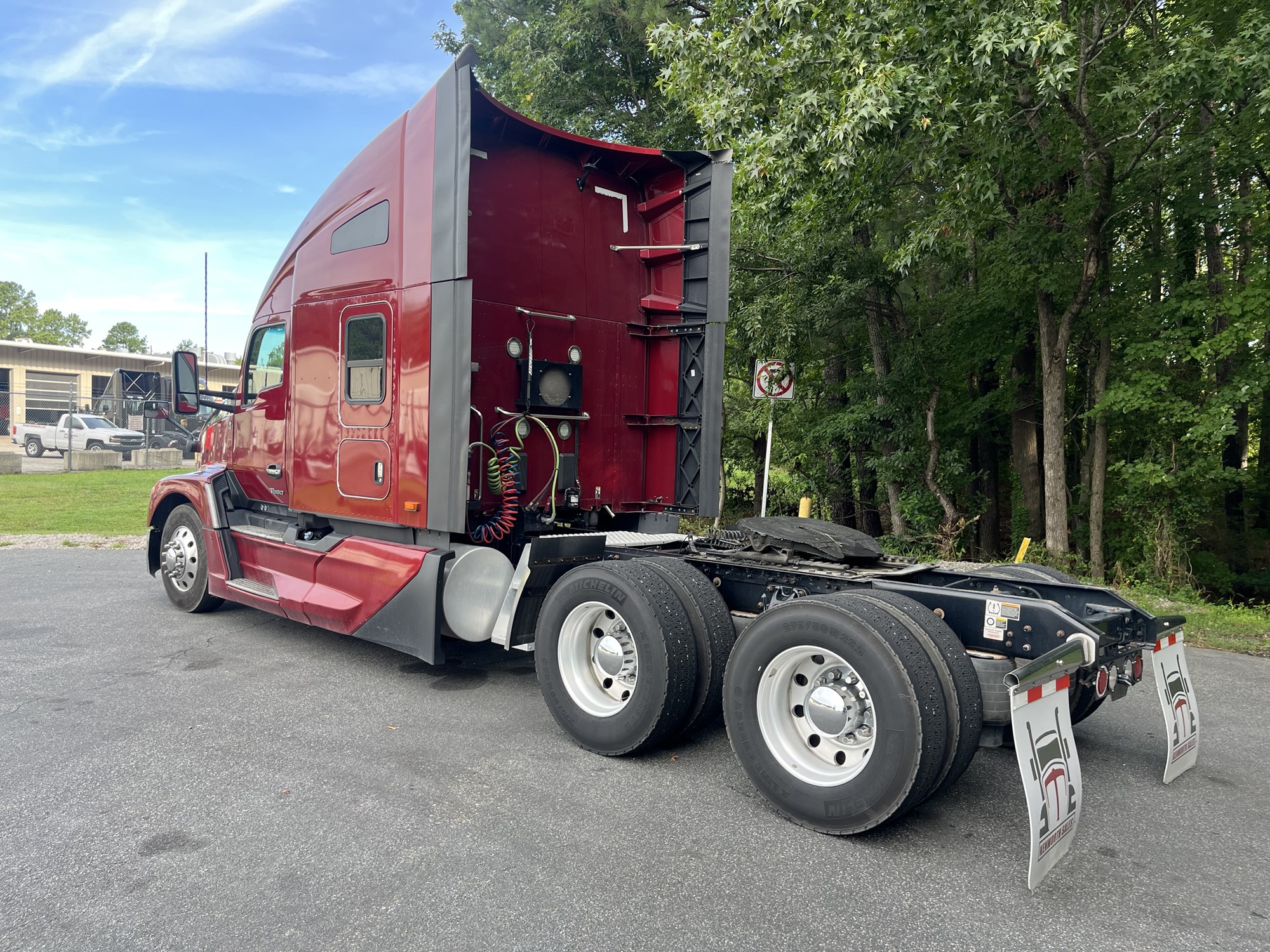 2023 Kenworth T680 Next Gen - image 2 of 6