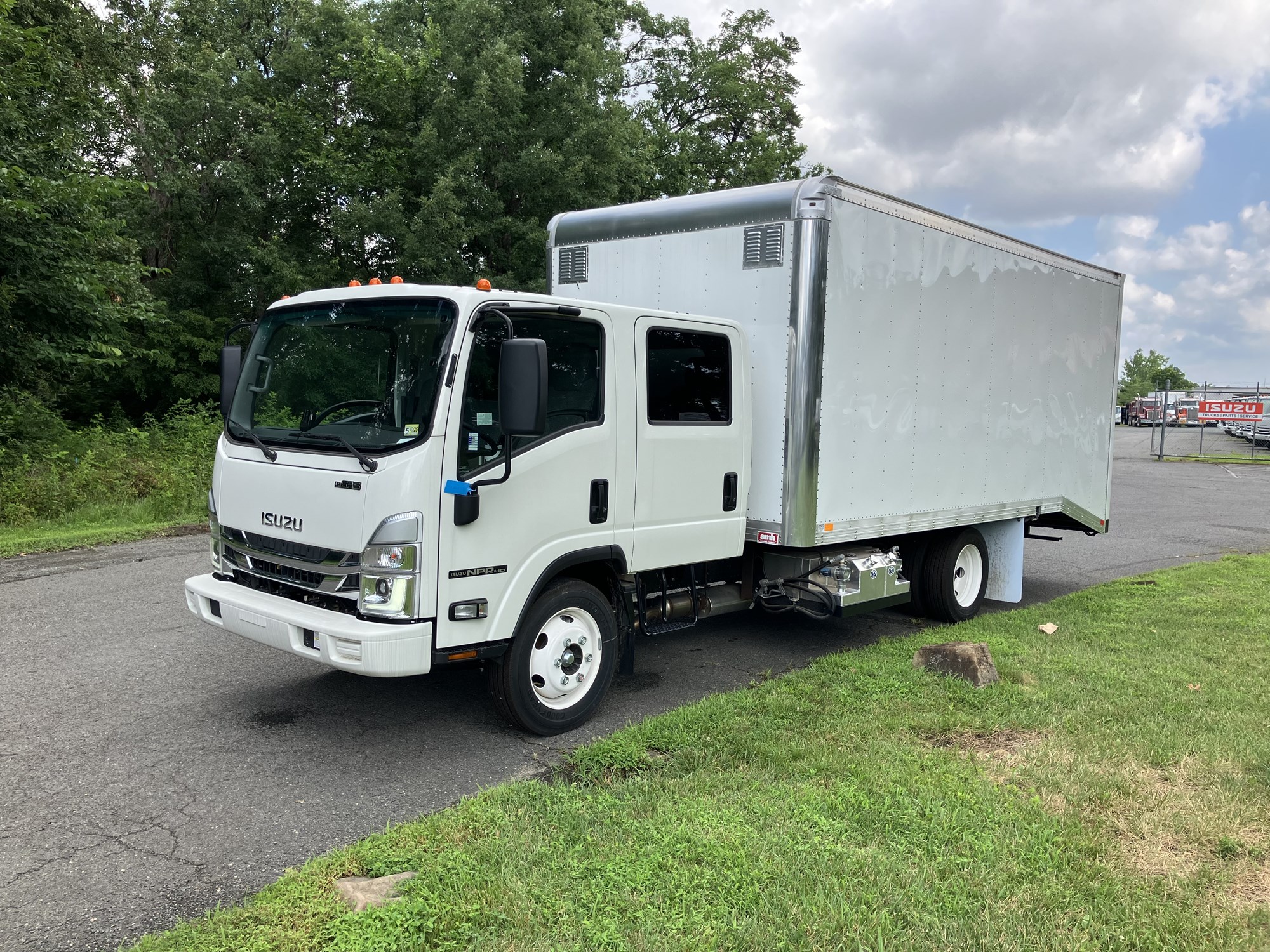 2024 Isuzu NPRGASHD 1G4 - image 1 of 6