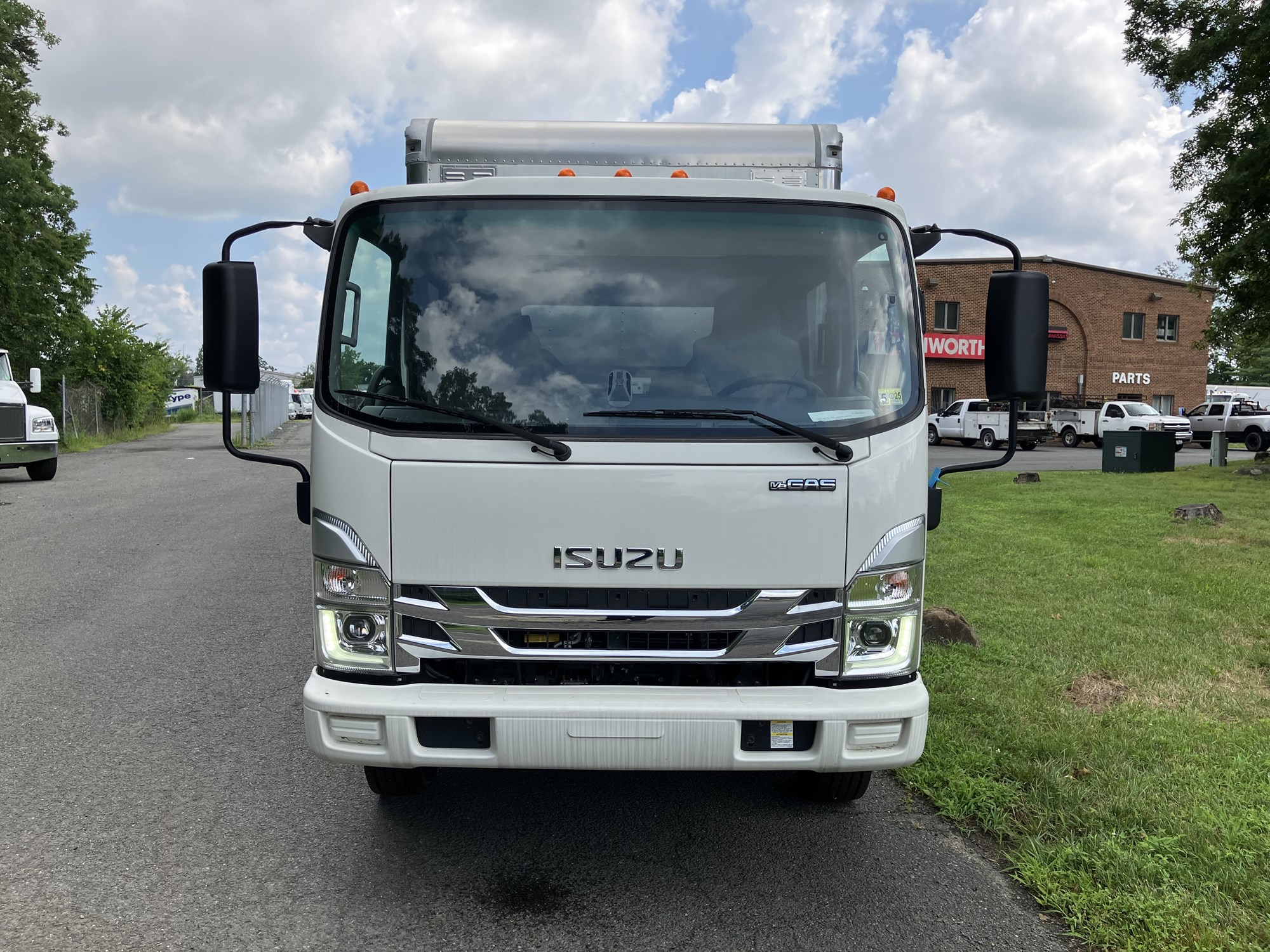 2024 Isuzu NPRGASHD 1G4 - image 2 of 6