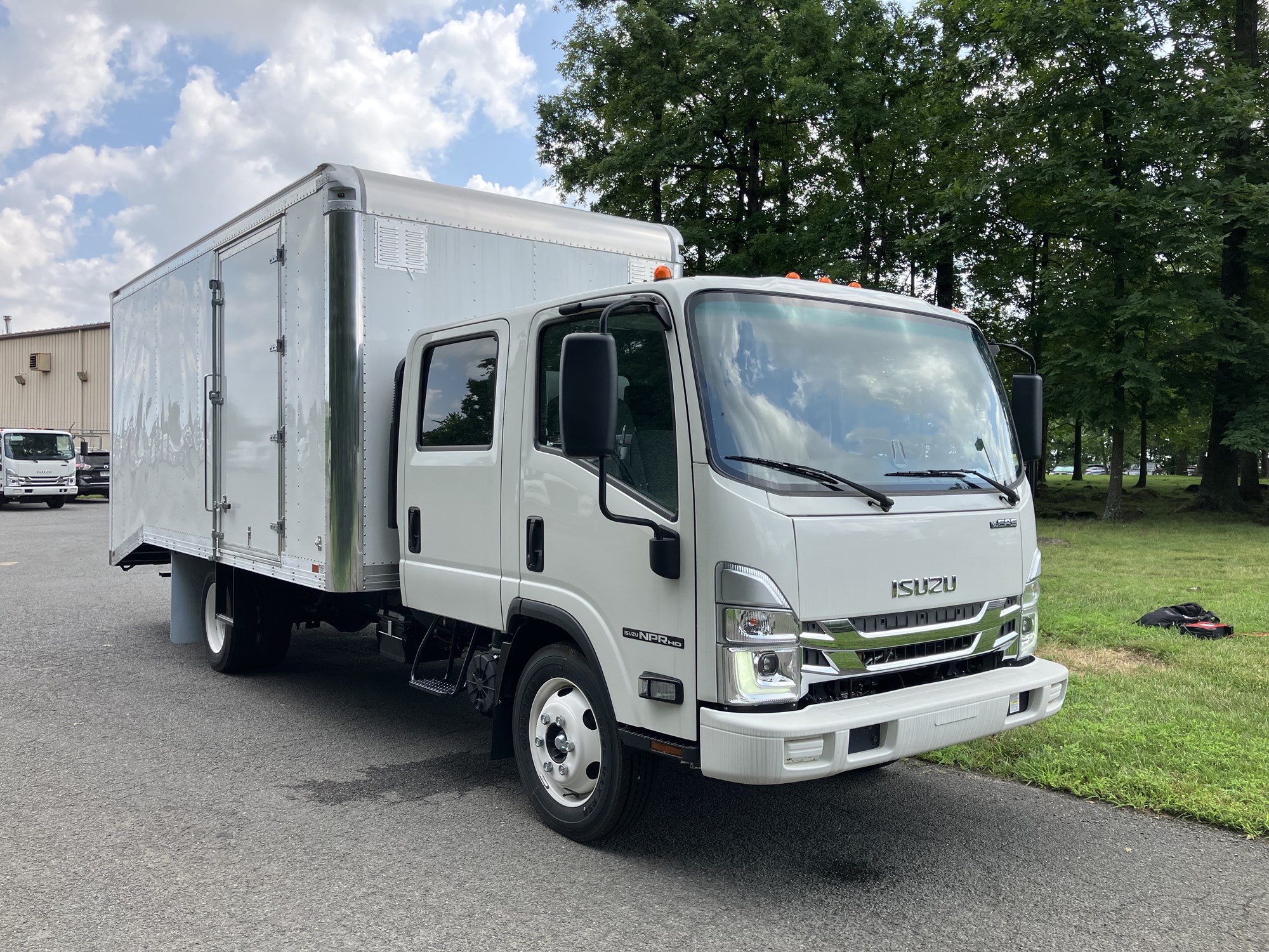2024 Isuzu NPRGASHD 1G4 - image 3 of 6