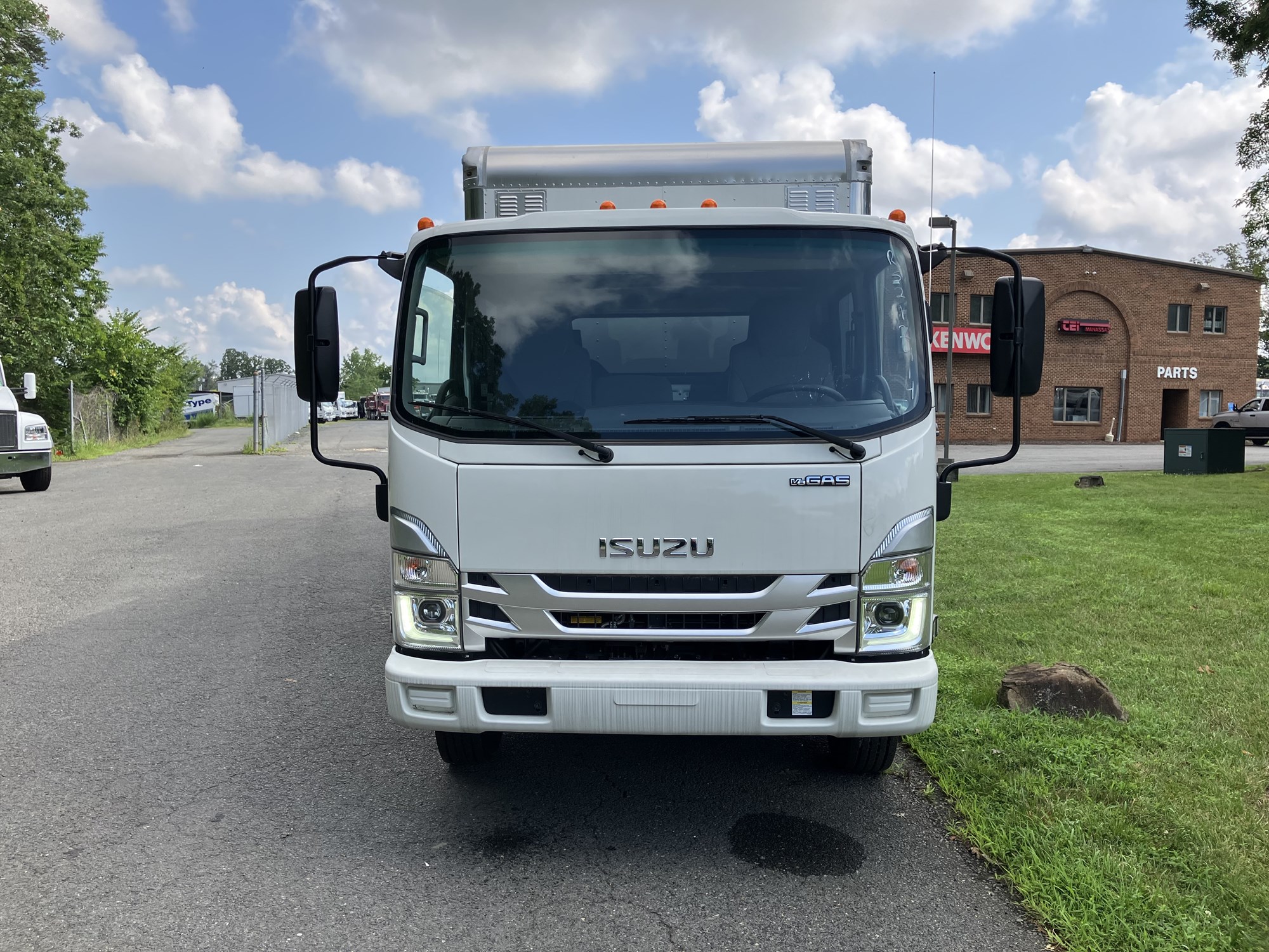 2024 Isuzu NPRGASHD 1G4 - image 2 of 6