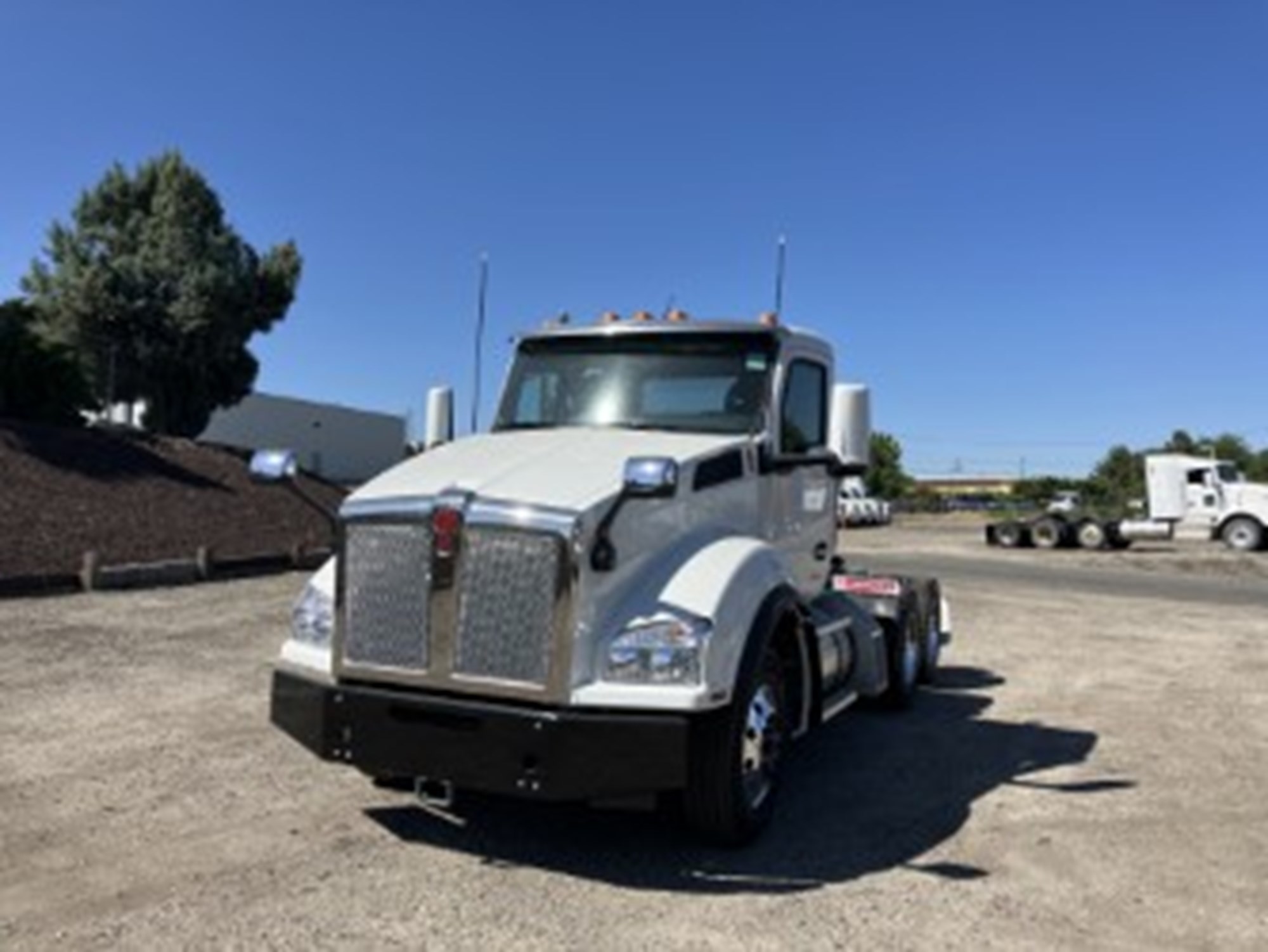 2025 Kenworth T880 - image 1