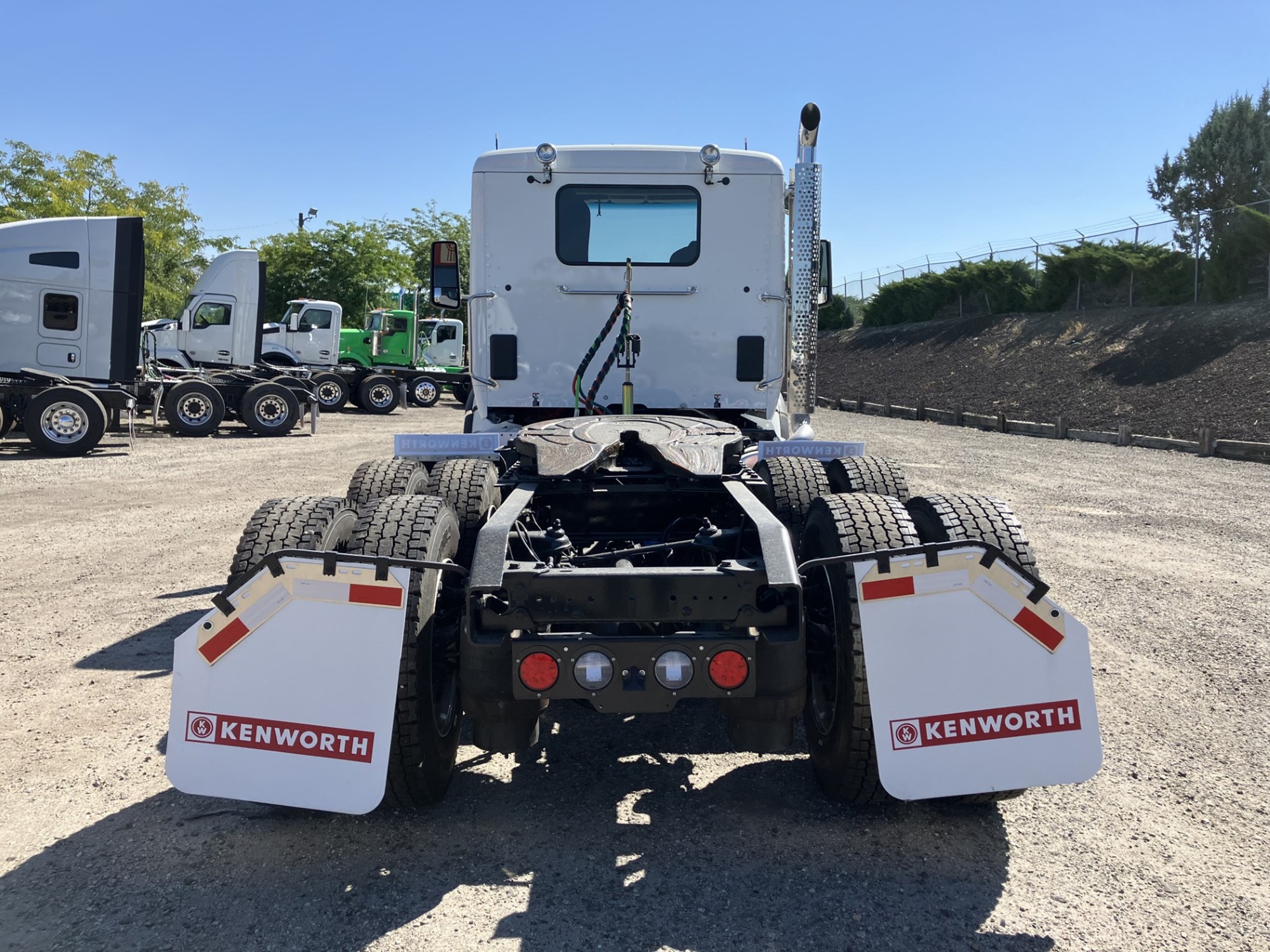 2025 Kenworth T880 - image 3