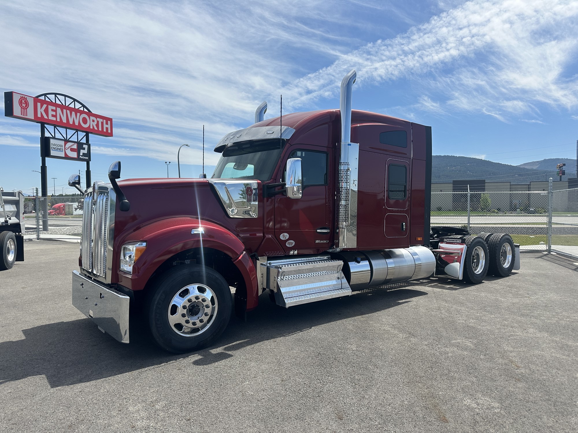 2025 Kenworth W990 - image 1 of 6