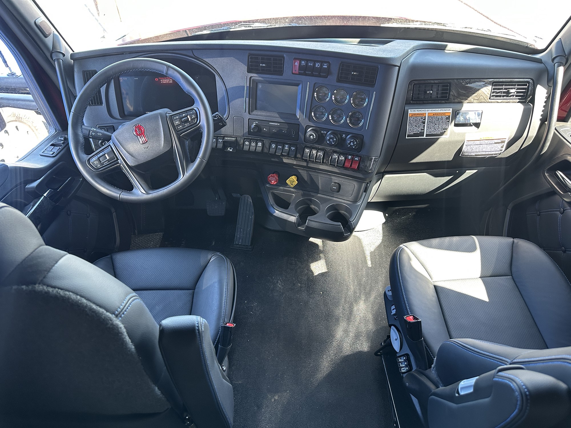 2025 Kenworth W990 - image 3 of 6