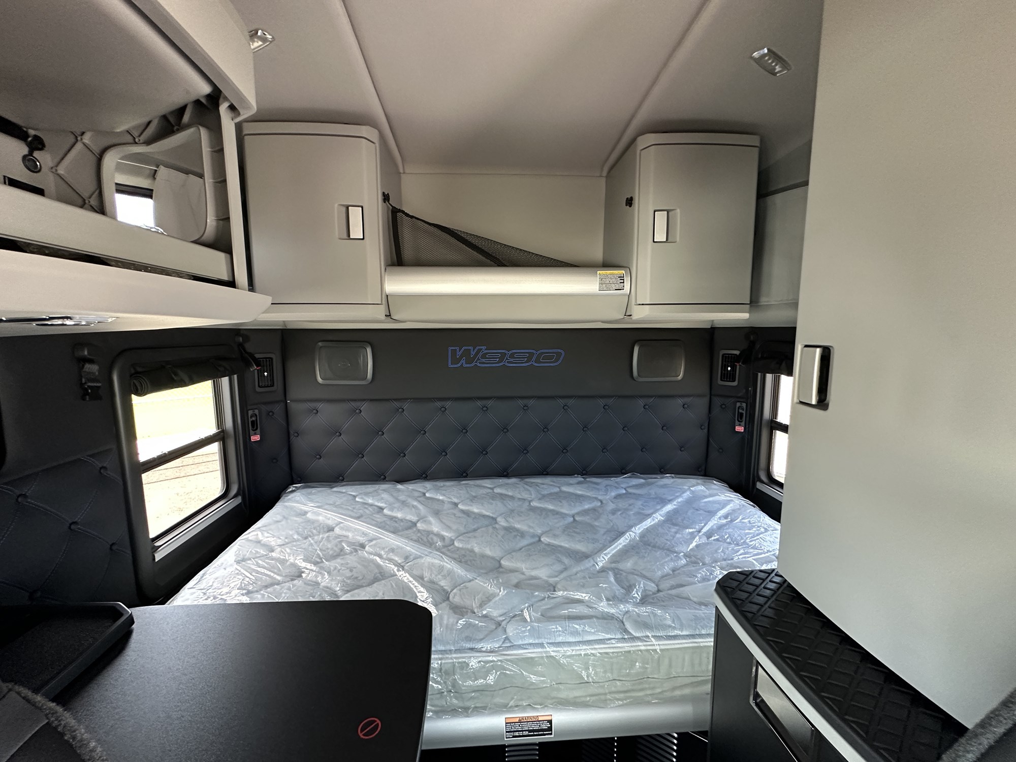 2025 Kenworth W990 - image 6 of 6