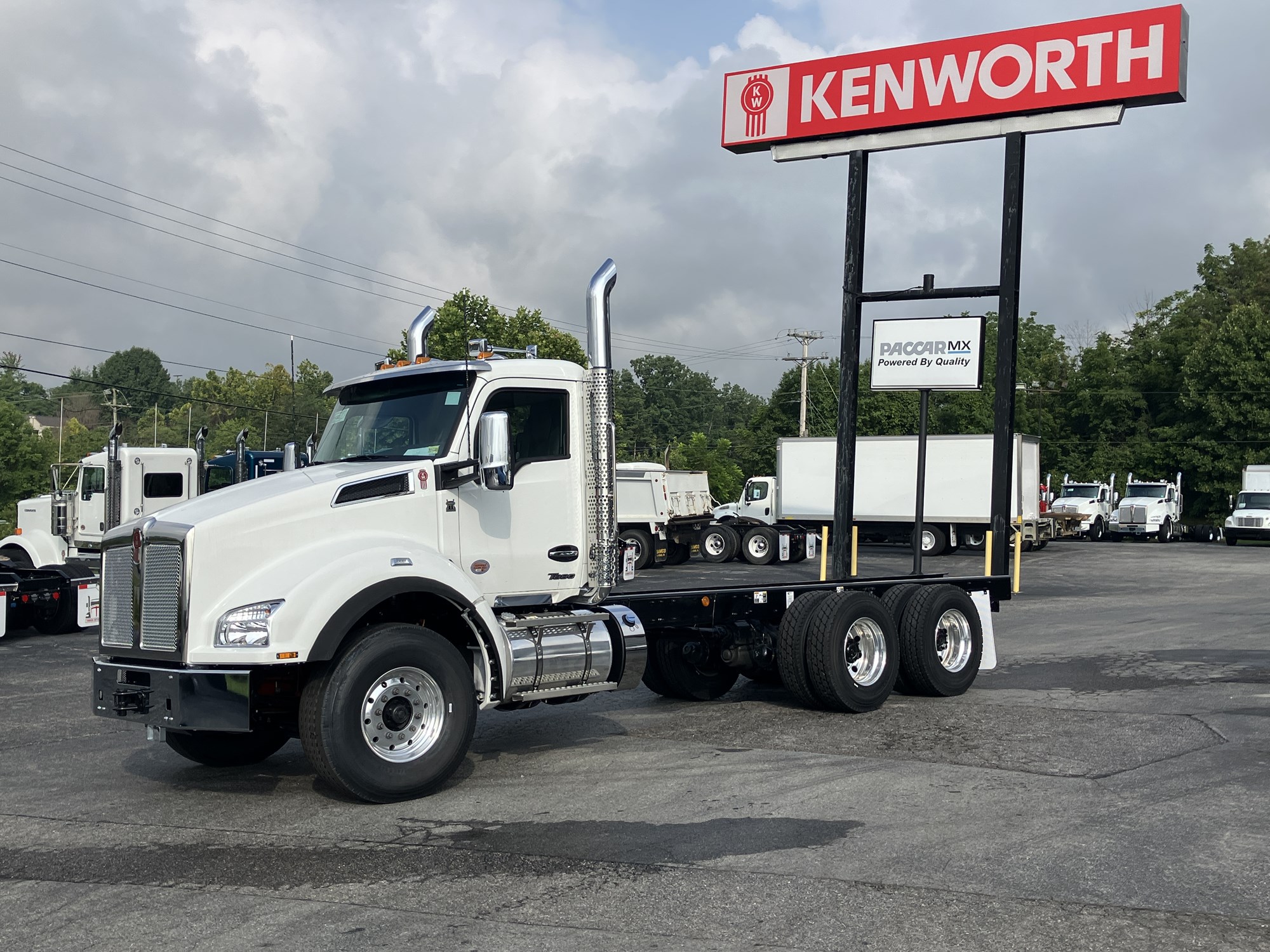 2025 Kenworth T880 - image 1 of 6