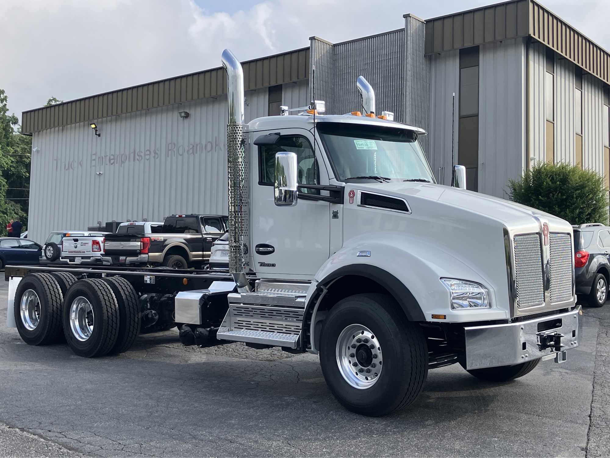 2025 Kenworth T880 - image 3 of 6