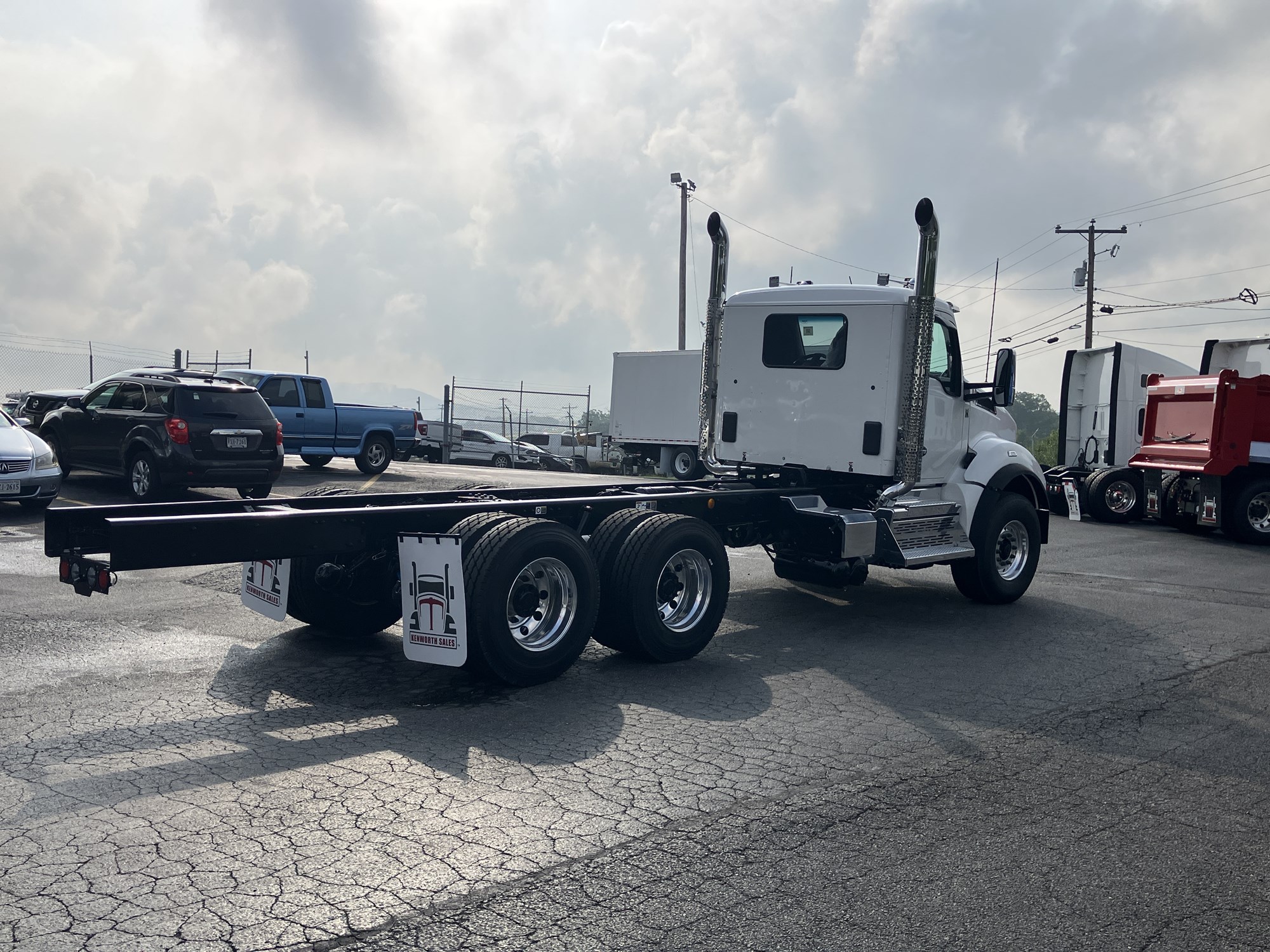 2025 Kenworth T880 - image 6 of 6