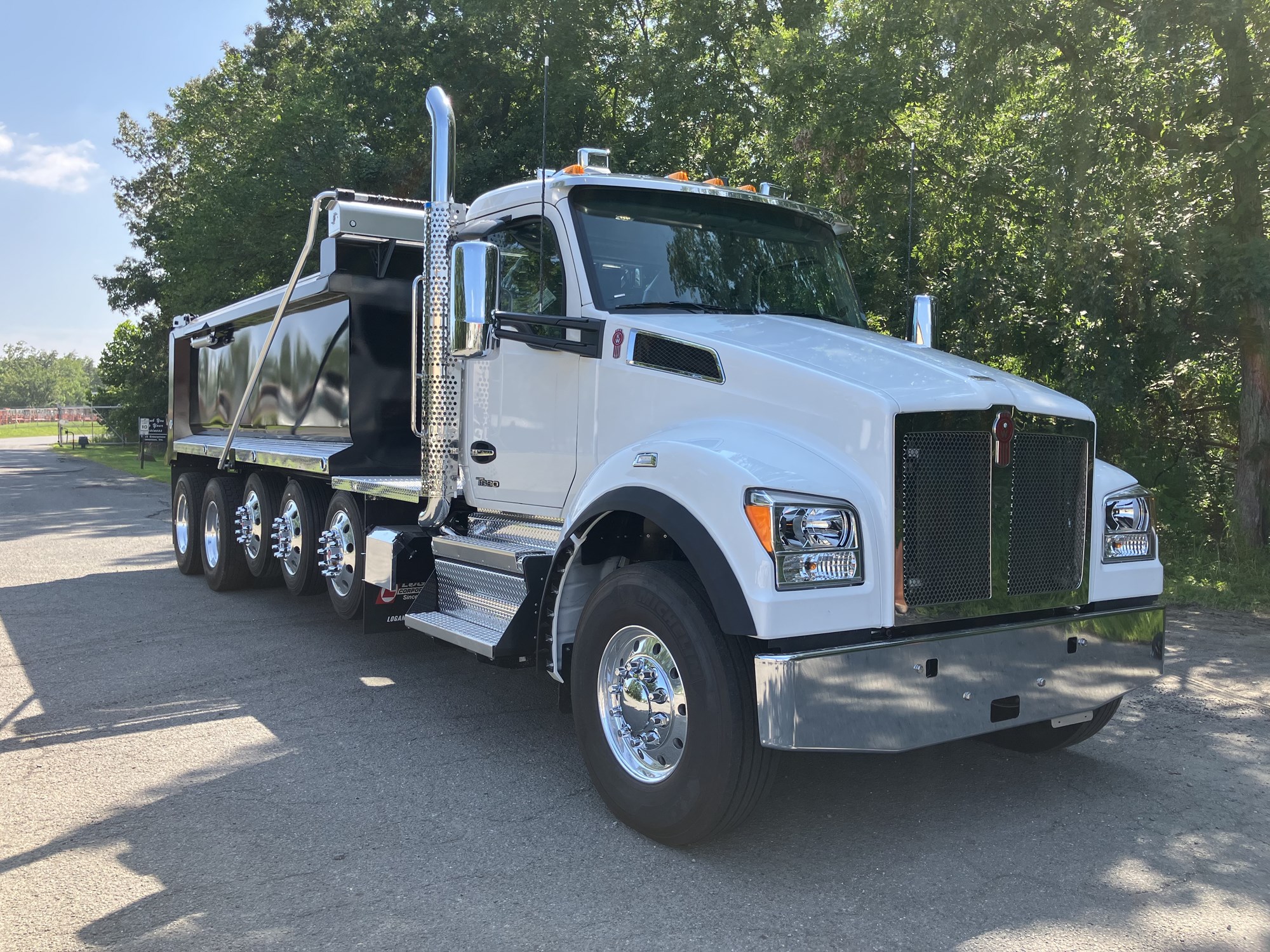 2025 Kenworth T880 - image 3 of 6