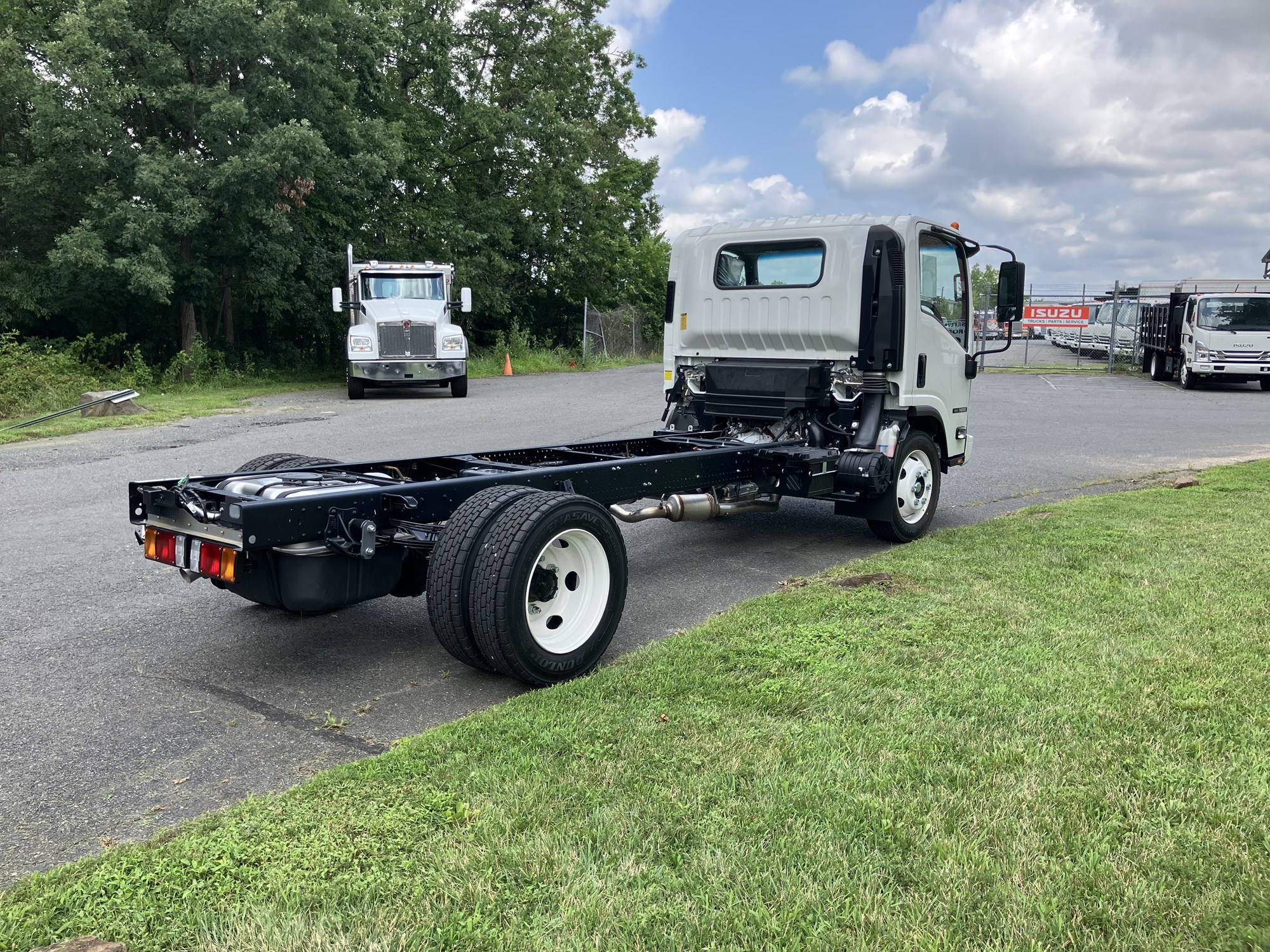 2025 Isuzu NRR GAS 1U3 - image 5 of 6