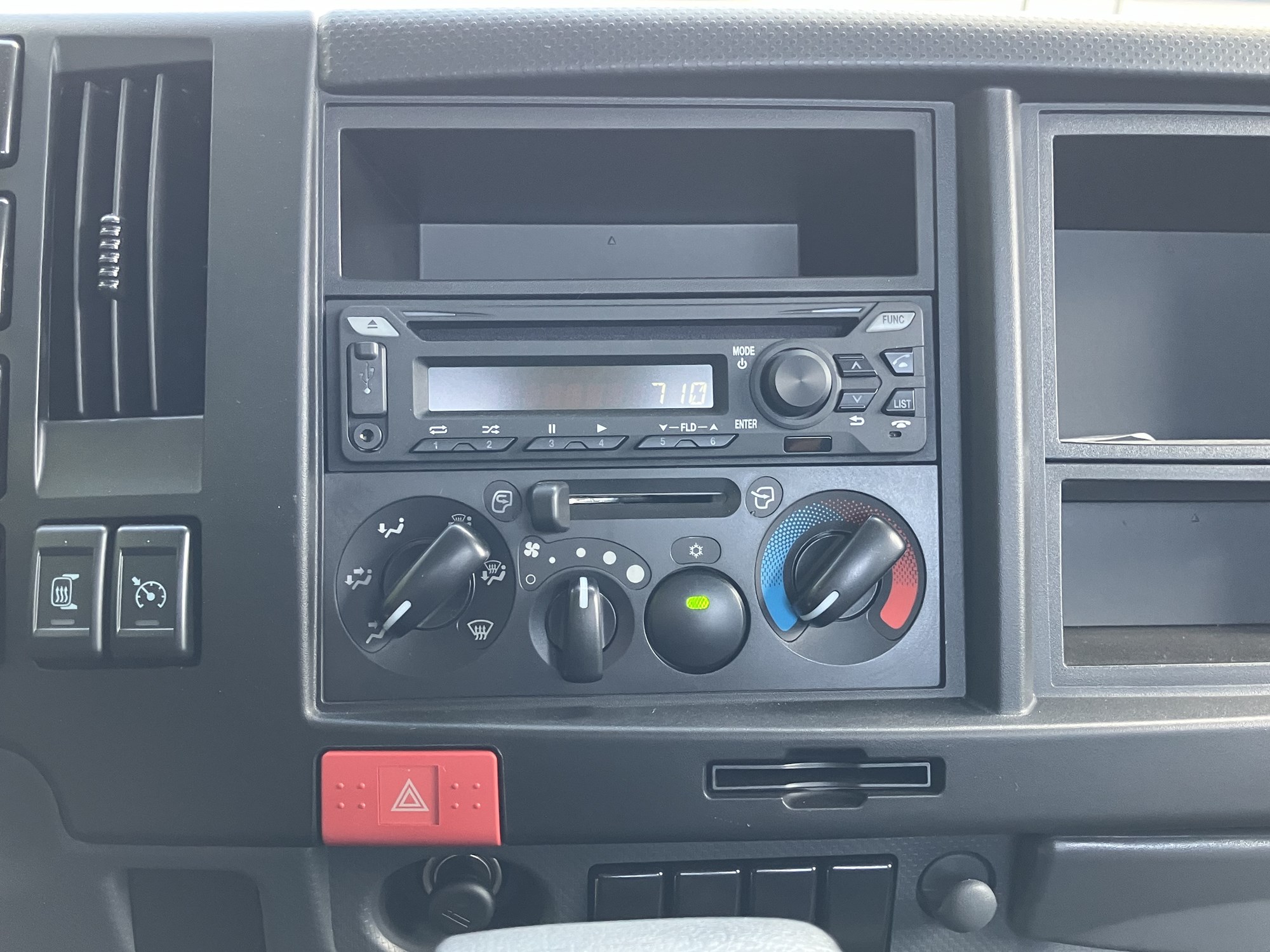 2025 Isuzu NRR GAS 1U3 - image 1 of 6
