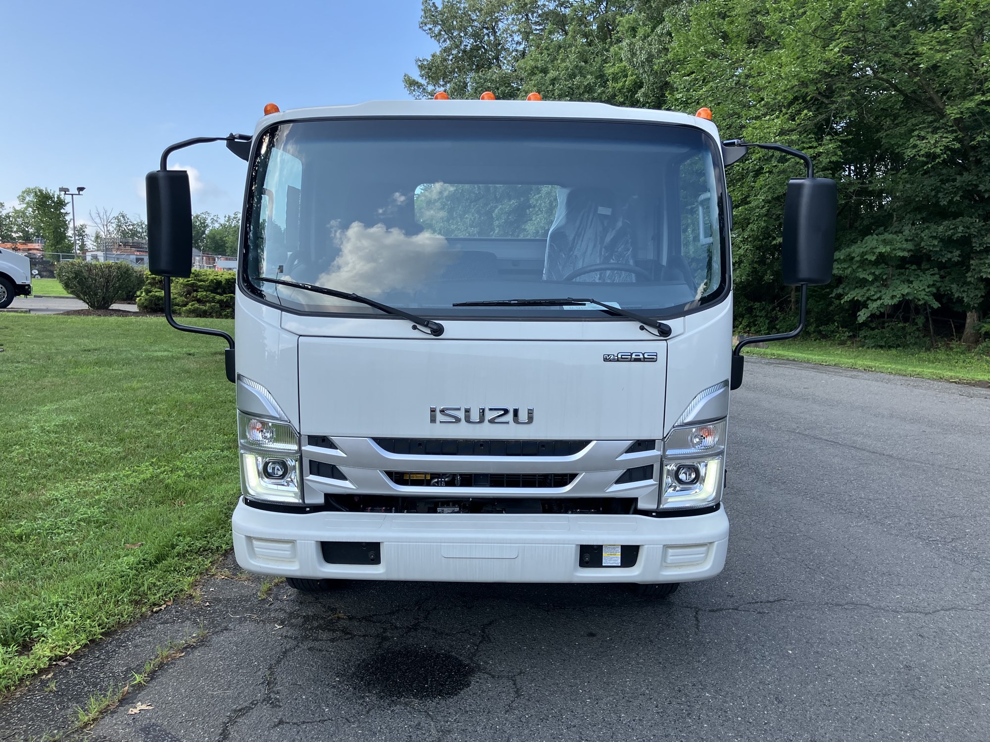 2025 Isuzu NRR GAS 1U3 - image 4 of 6