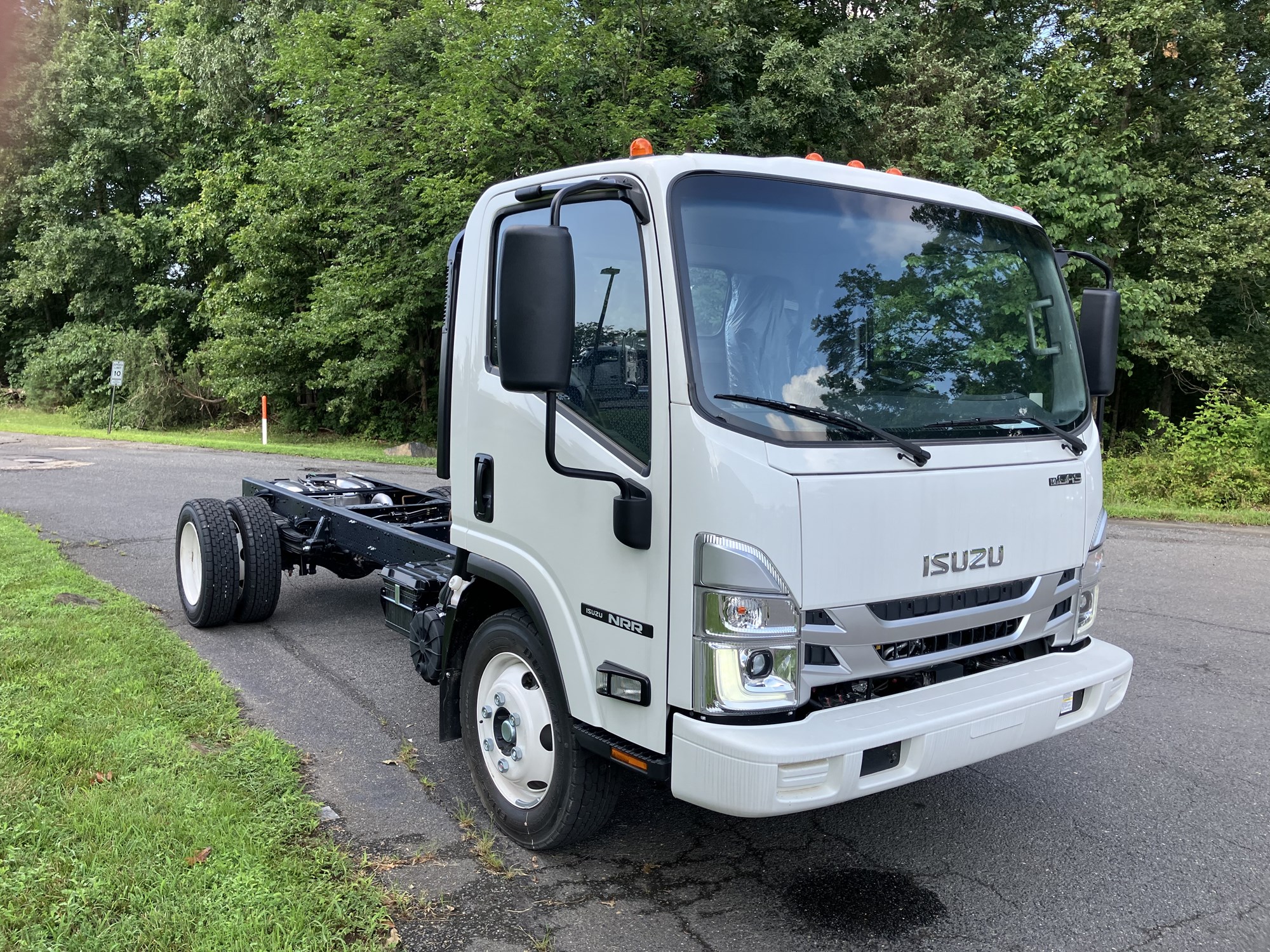 2025 Isuzu NRR GAS 1U3 - image 5 of 6