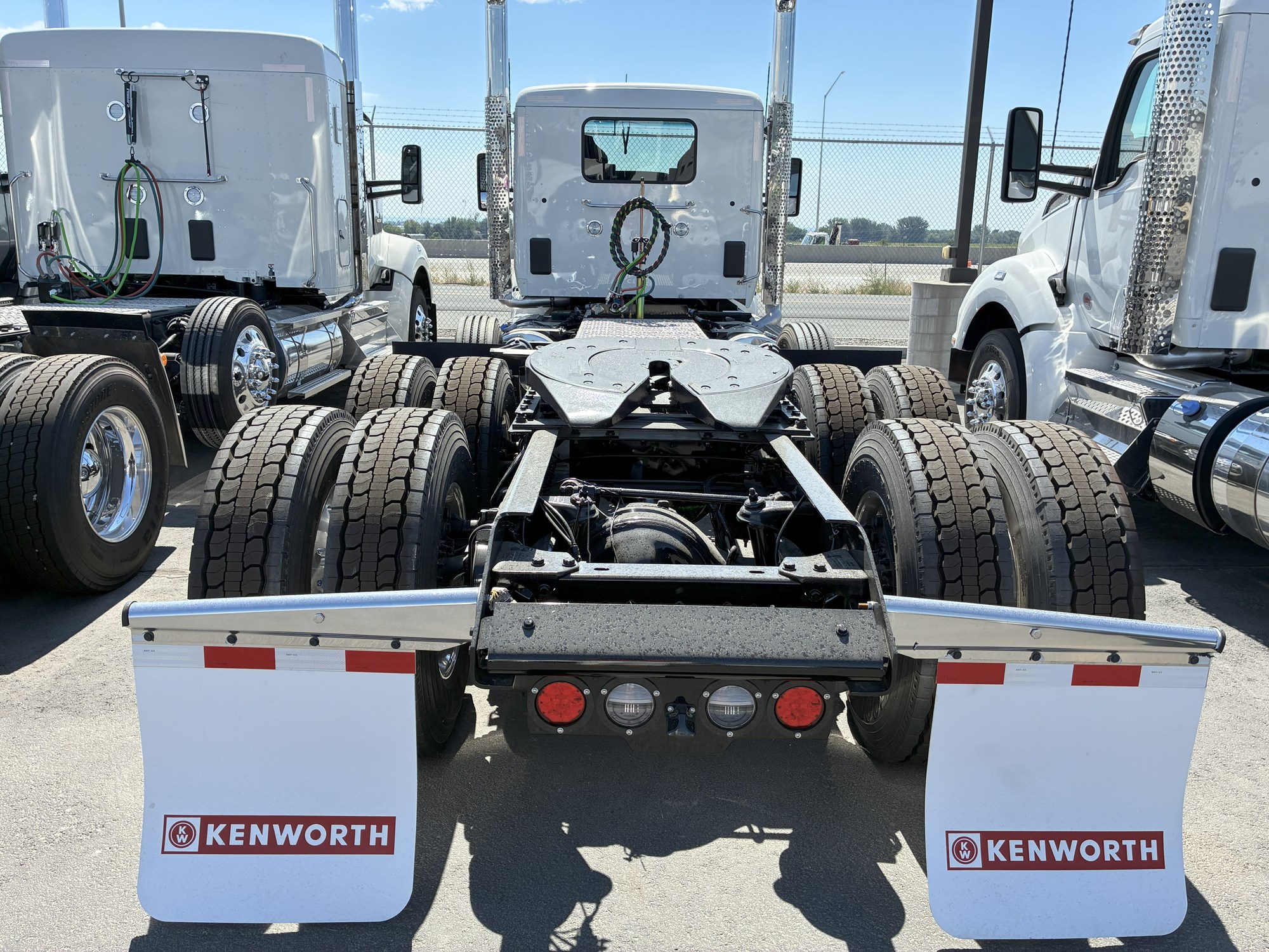 2026 Kenworth T880 - image 5