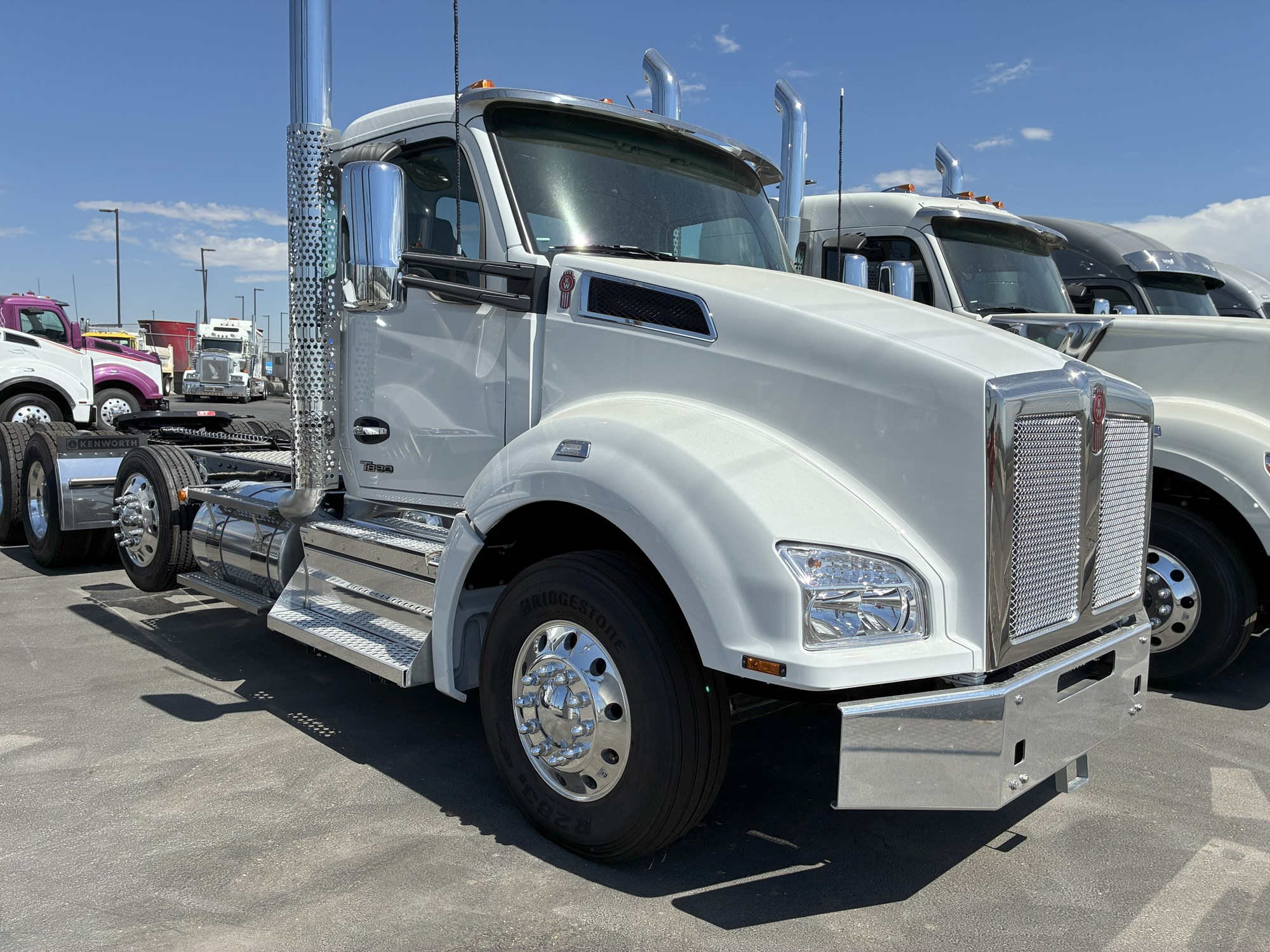 2026 Kenworth T880 - image 6
