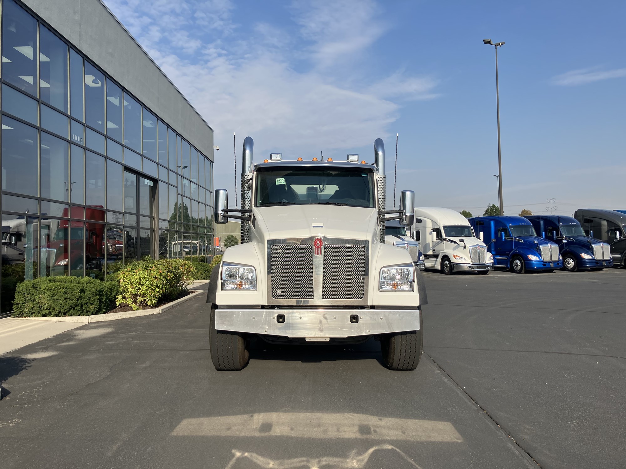 2026 Kenworth T880 - image 2