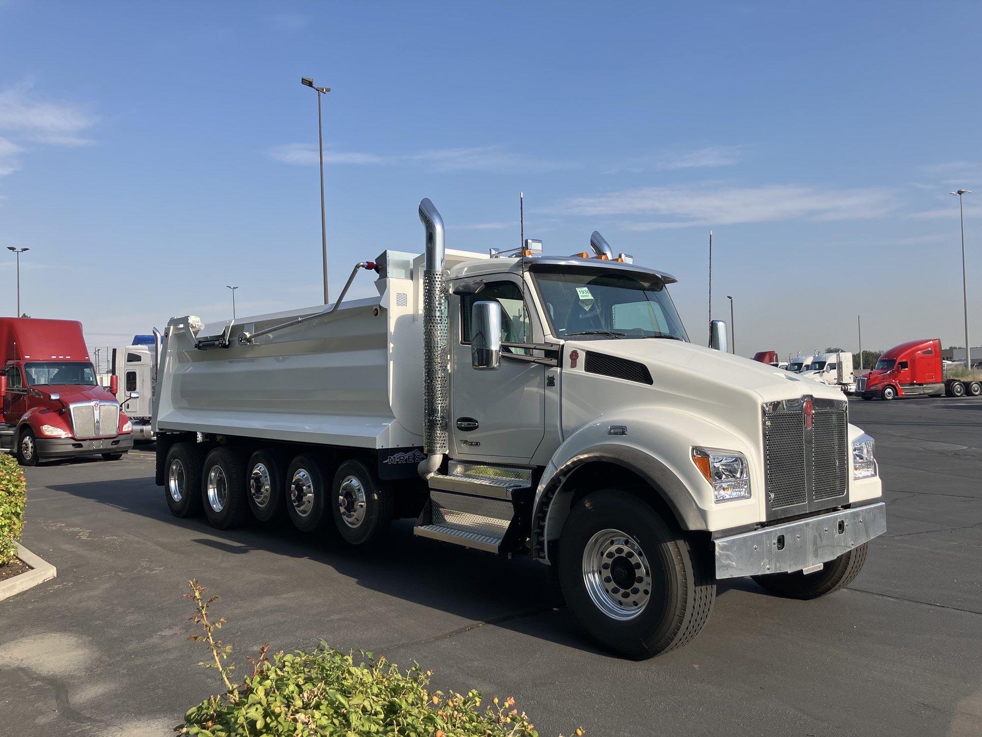 2026 Kenworth T880 - image 3