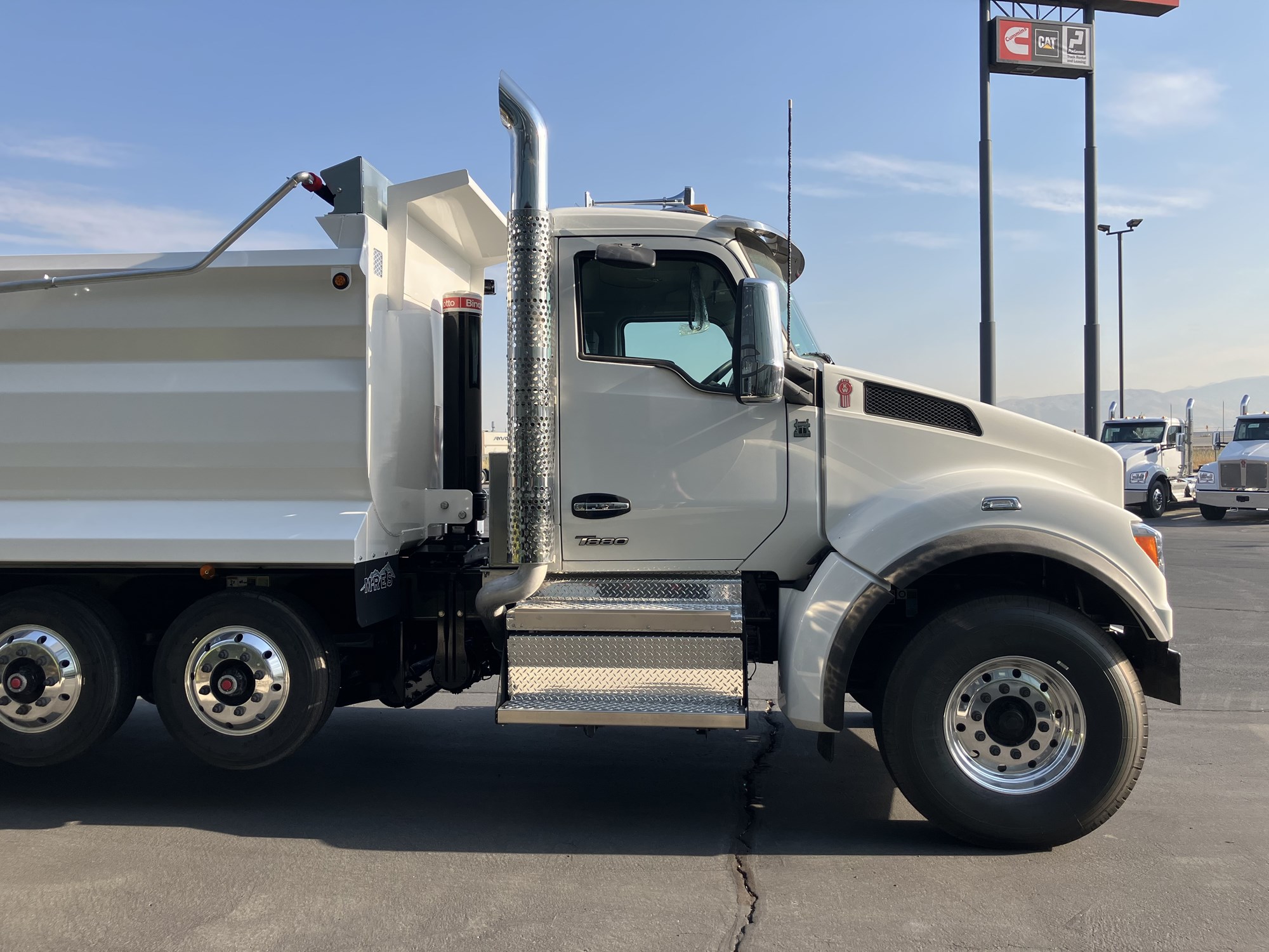 2026 Kenworth T880 - image 4