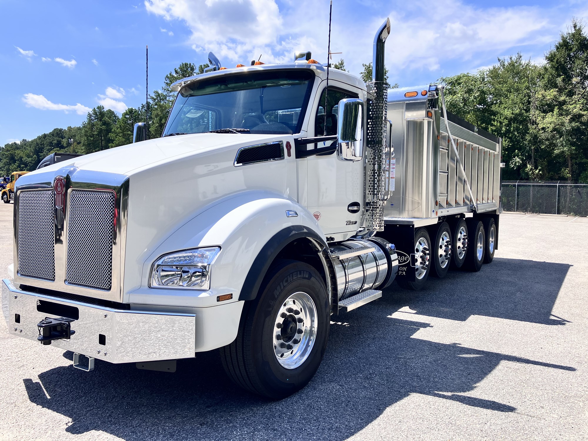 2026 Kenworth T880 - image 1 of 4