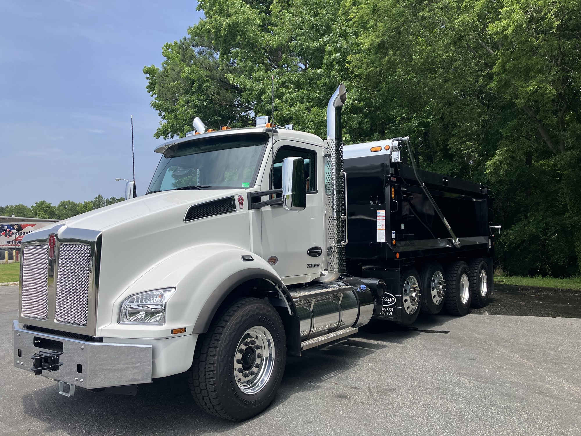 2026 Kenworth T880 - image 1 of 6