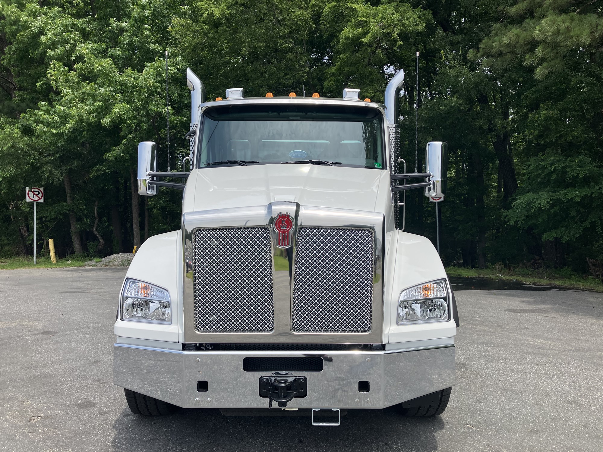 2026 Kenworth T880 - image 2 of 6
