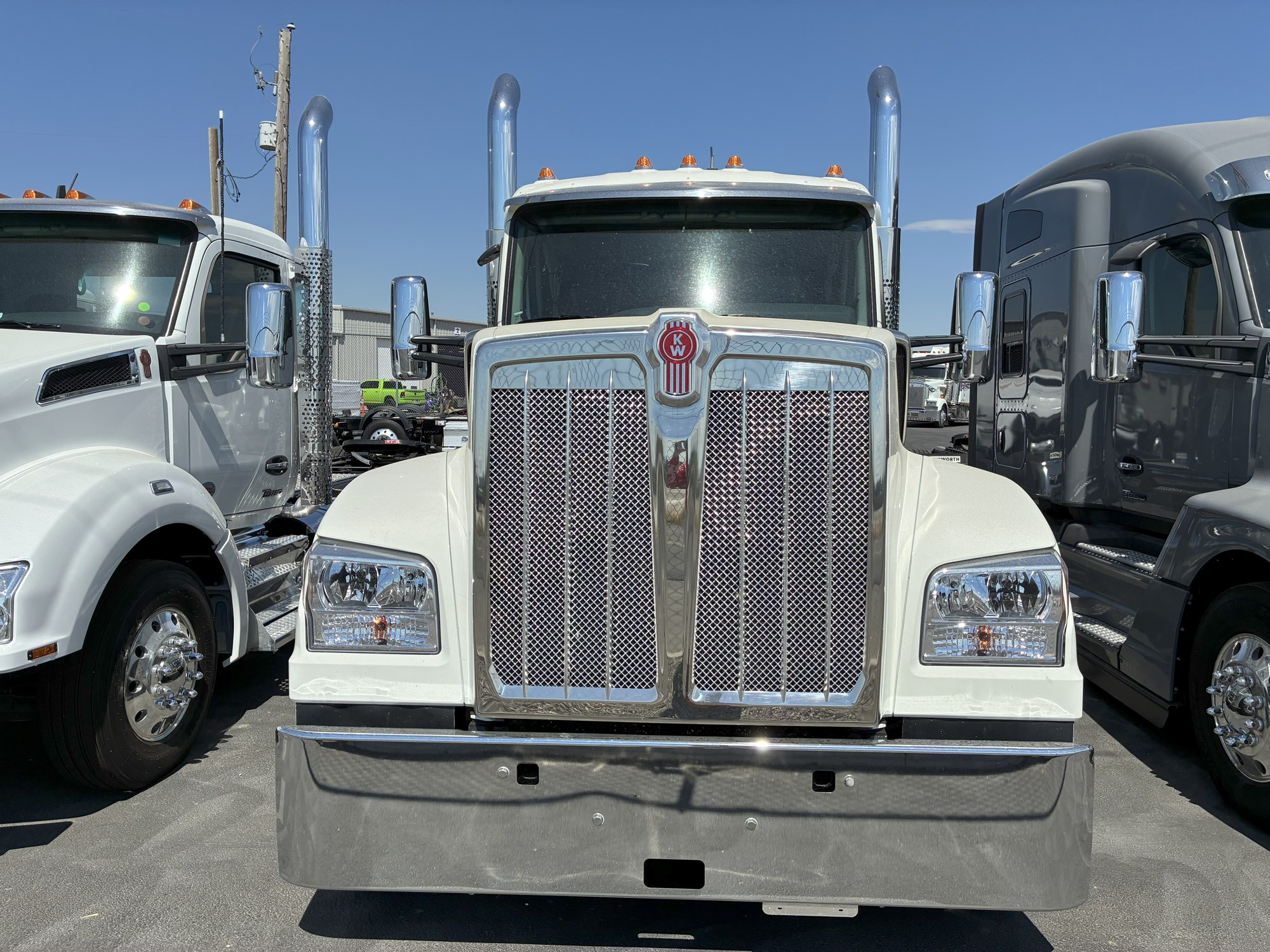 2026 Kenworth W990 - image 2