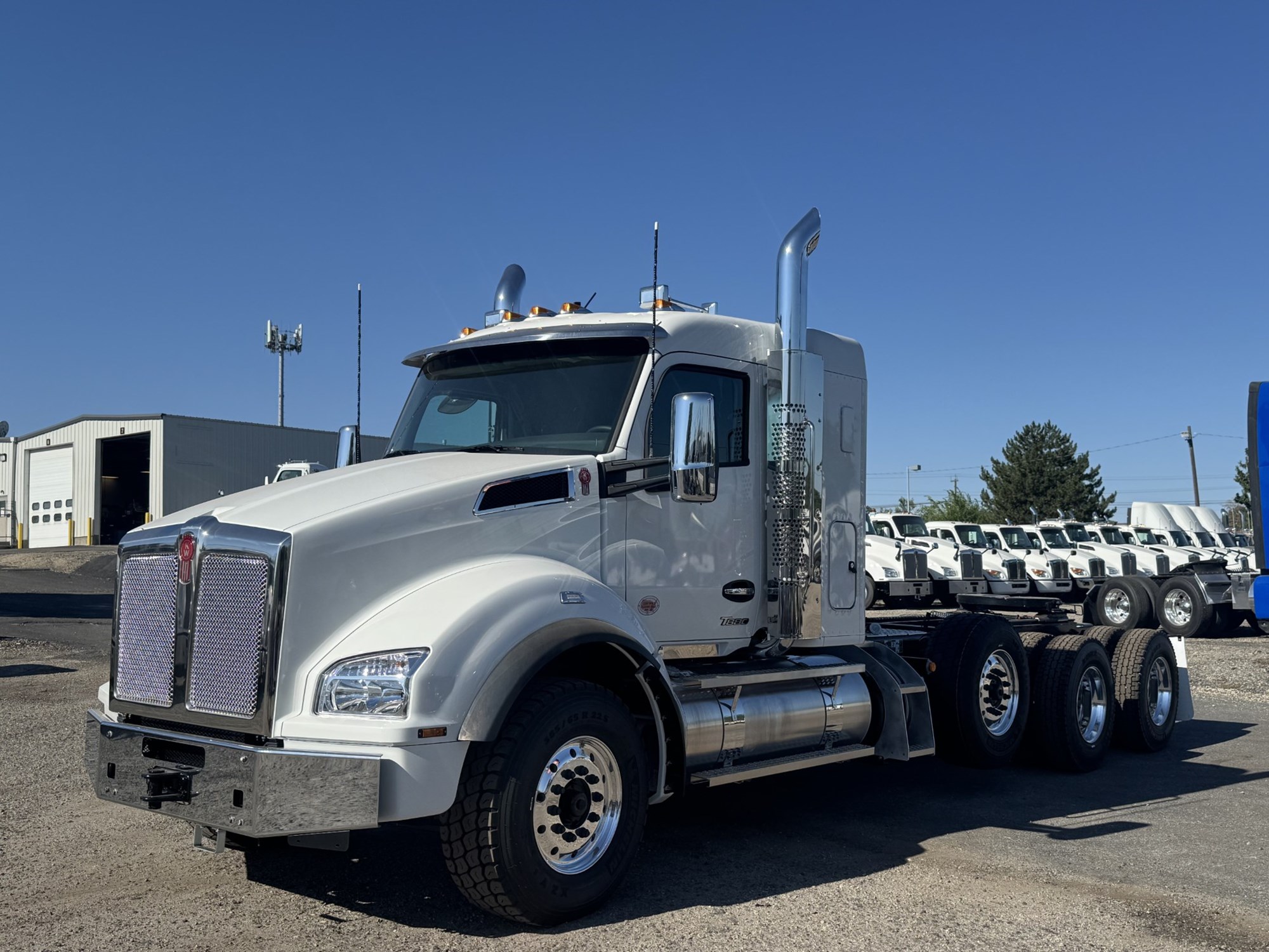 2026 Kenworth T880 - image 1 of 6