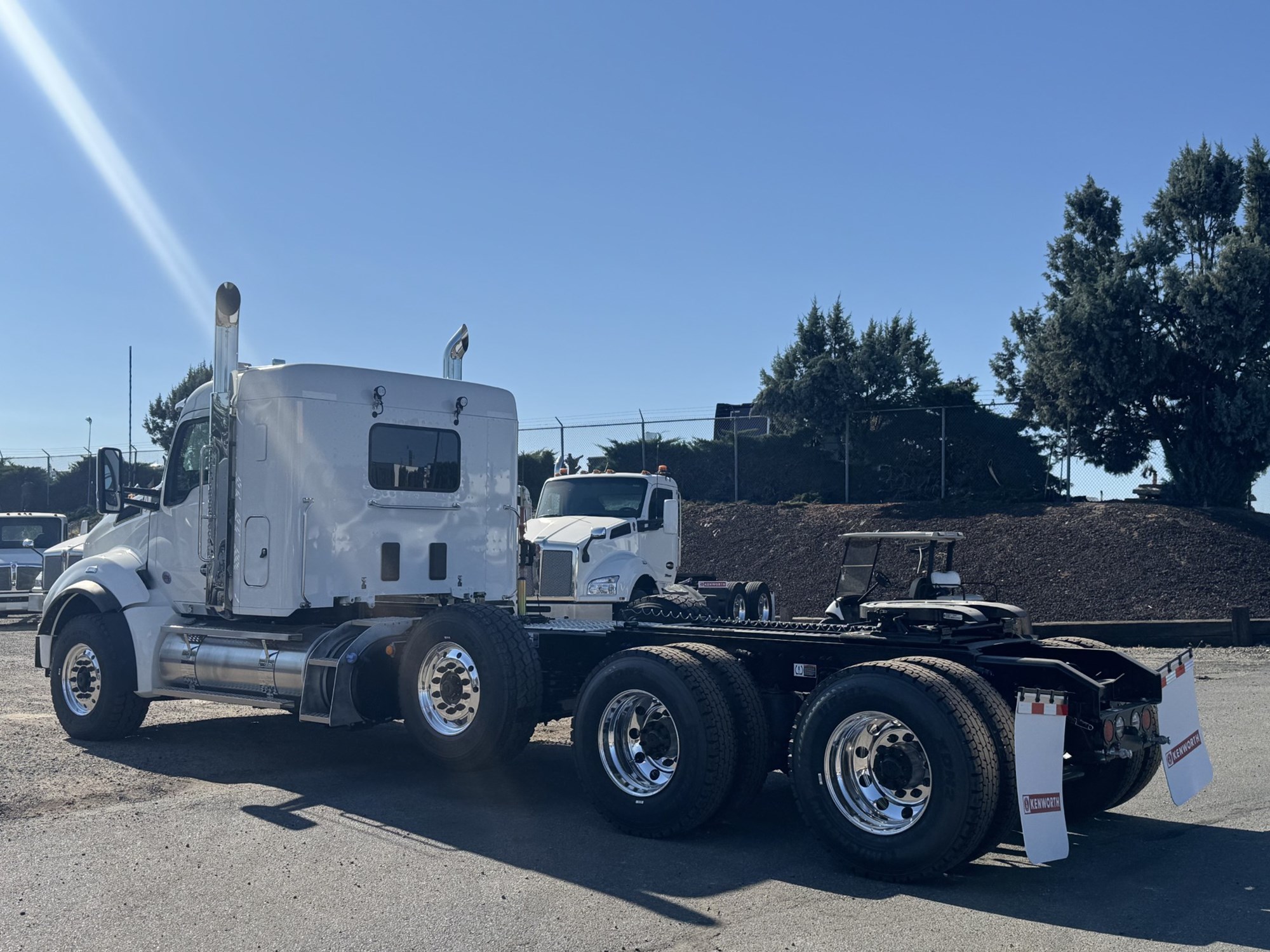 2026 Kenworth T880 - image 3 of 6